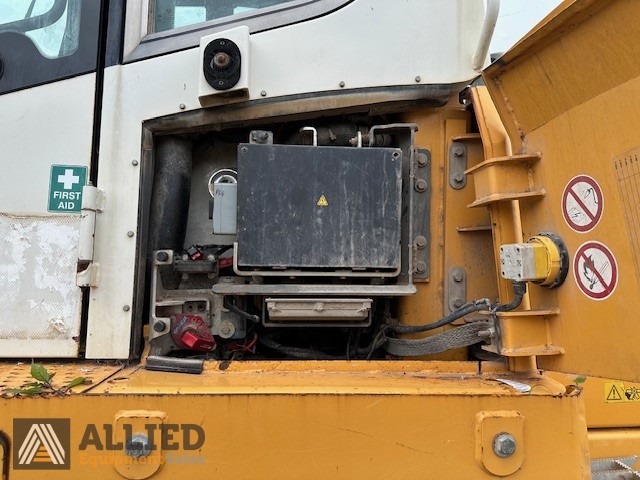 2014 LIEBHERR LR634 CRAWLER LOADER