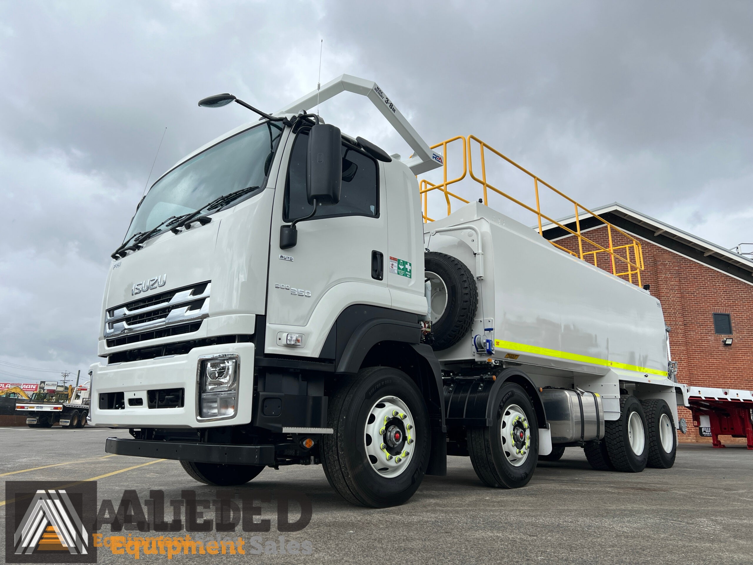 2024 ISUZU FYH300/350 8×4 WATER TRUCK C/W AES 18000 WATER TANK