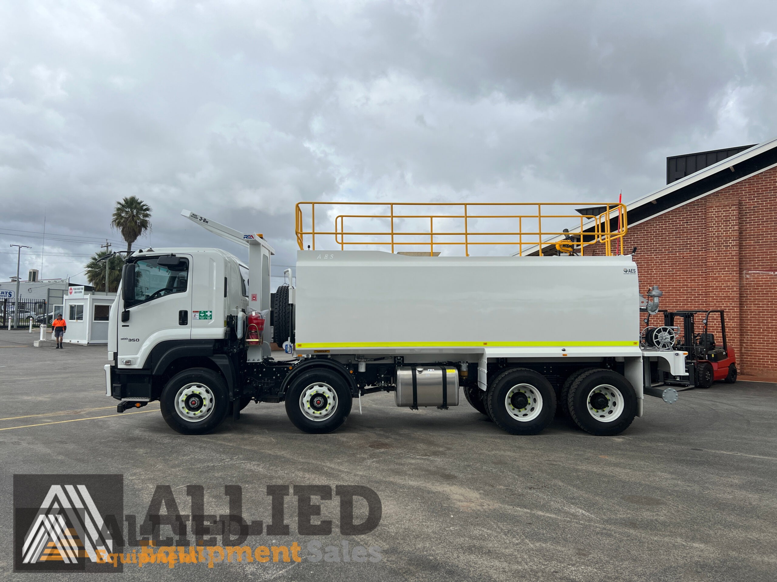 2024 ISUZU FYH300/350 8×4 WATER TRUCK C/W AES 18000 WATER TANK