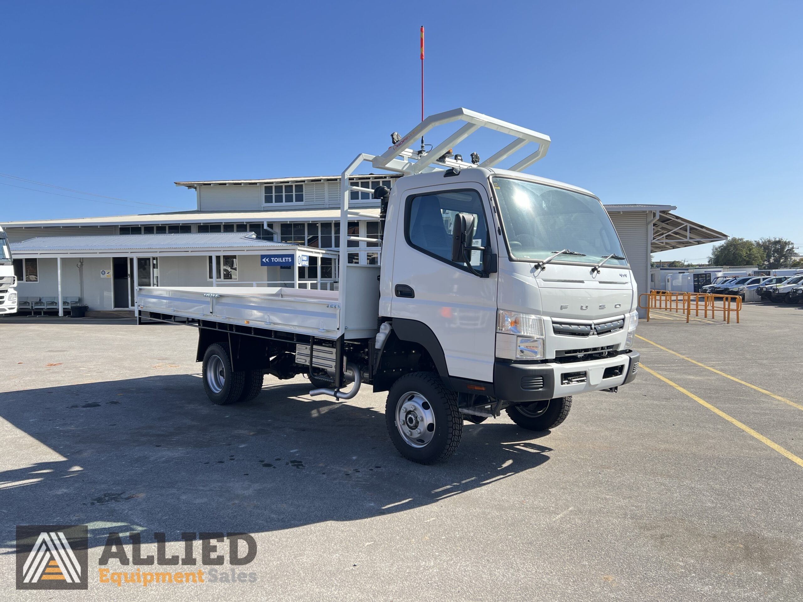 2023 MITSUBISHI FUSO FLAT TOP HIAB TRUCK