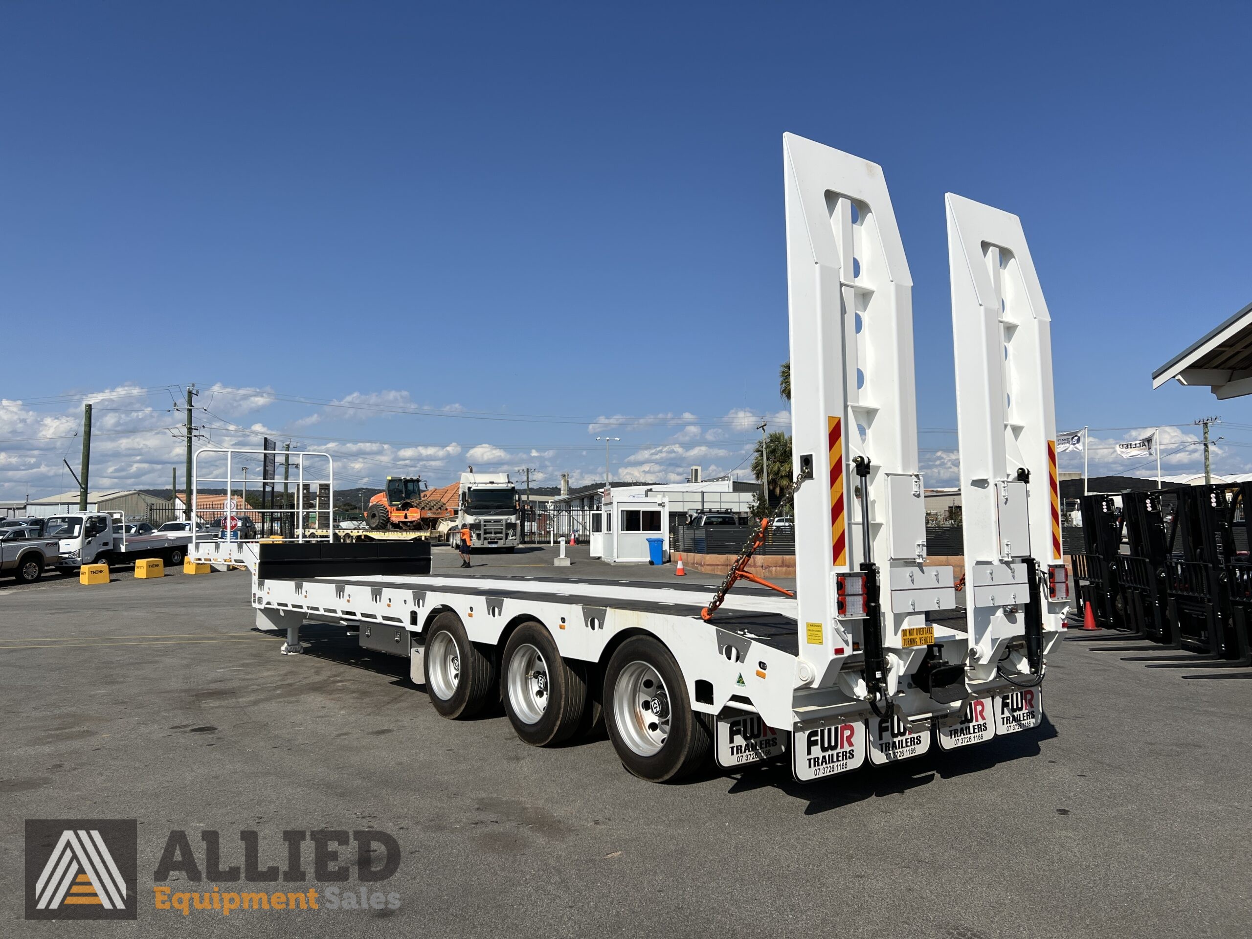 2024 FWR MIGHTY MUSCLE TRI AXLE DROP DECK – 3.5m WIDENER