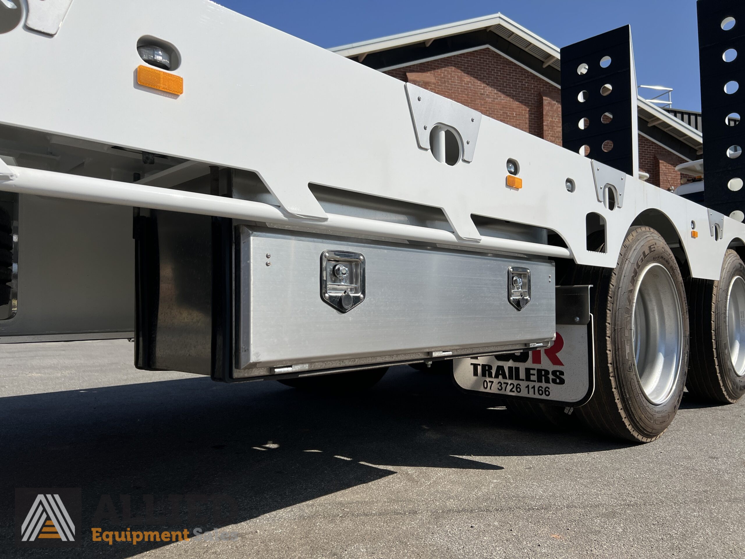 2024 FWR MIGHTY MUSCLE TRI AXLE DROP DECK – 3.5m WIDENER