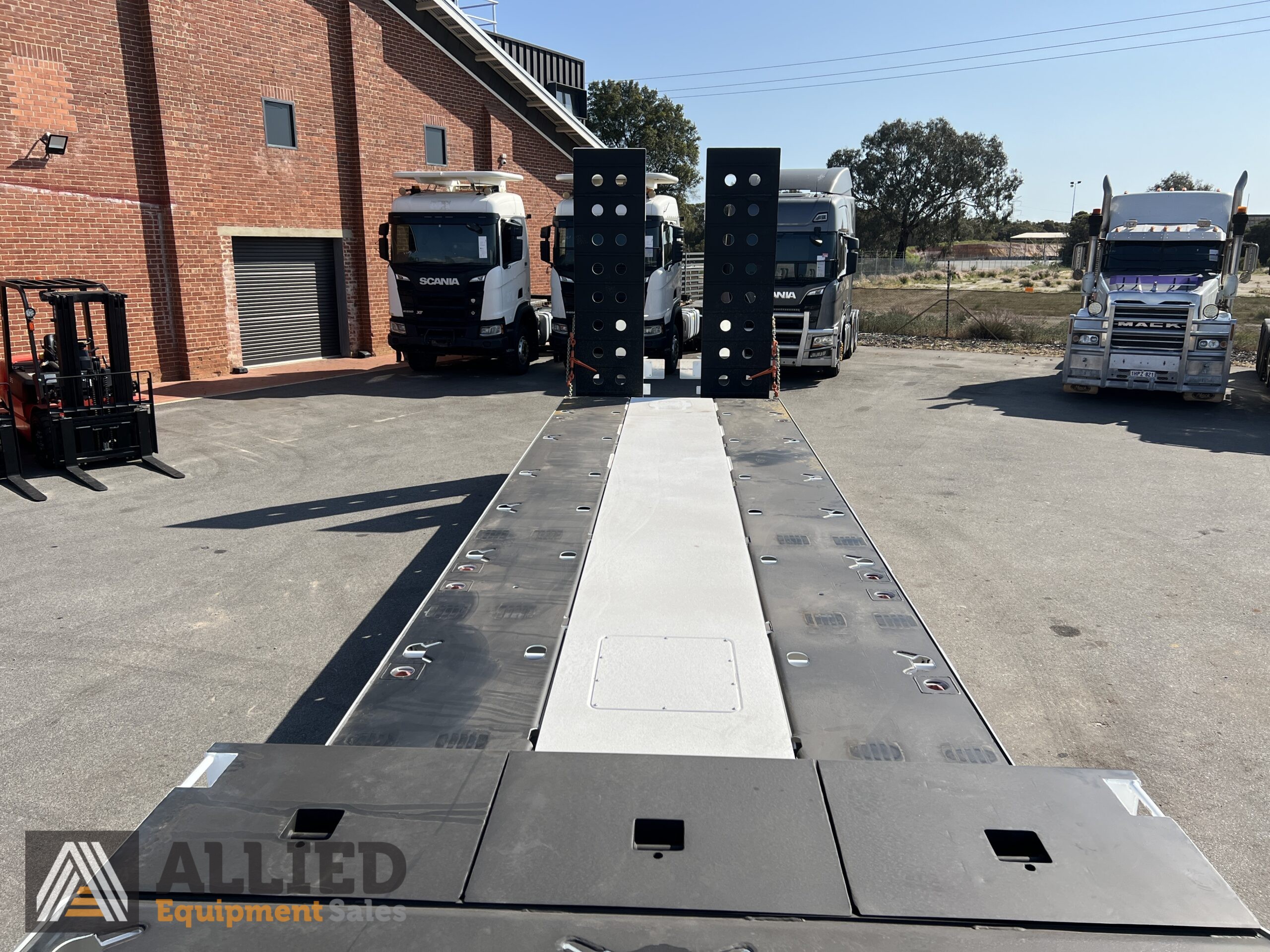 2024 FWR MIGHTY MUSCLE TRI AXLE DROP DECK – 3.5m WIDENER