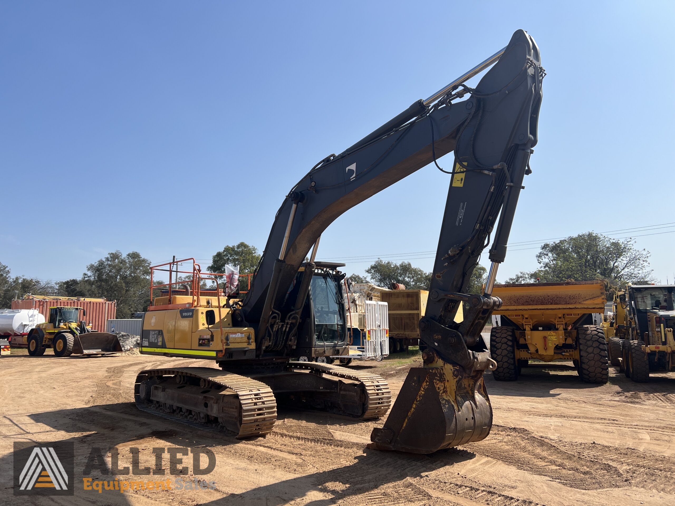 2019 VOLVO EC300D HYDRAULIC EXCAVATOR