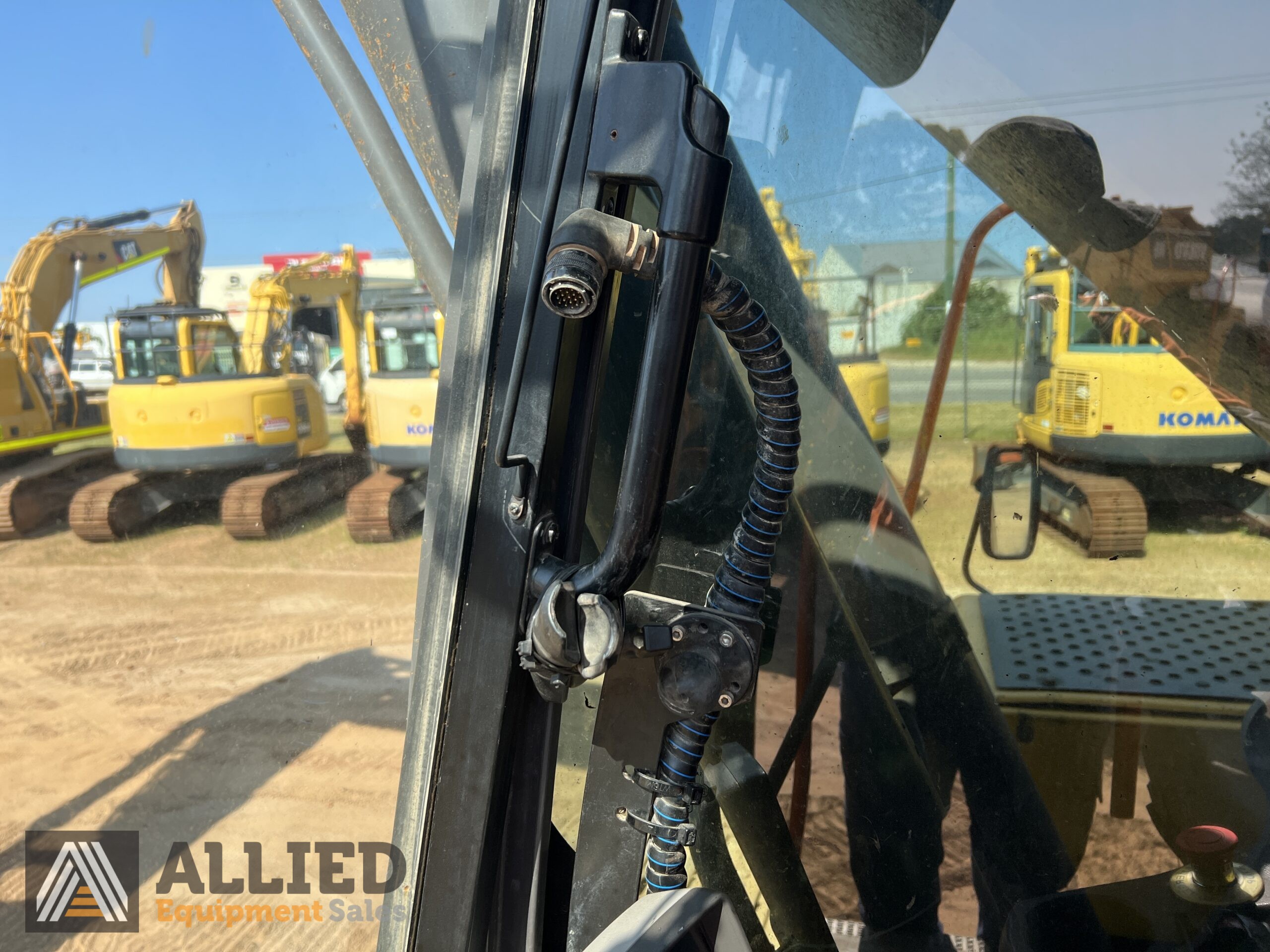 2019 VOLVO EC300D HYDRAULIC EXCAVATOR