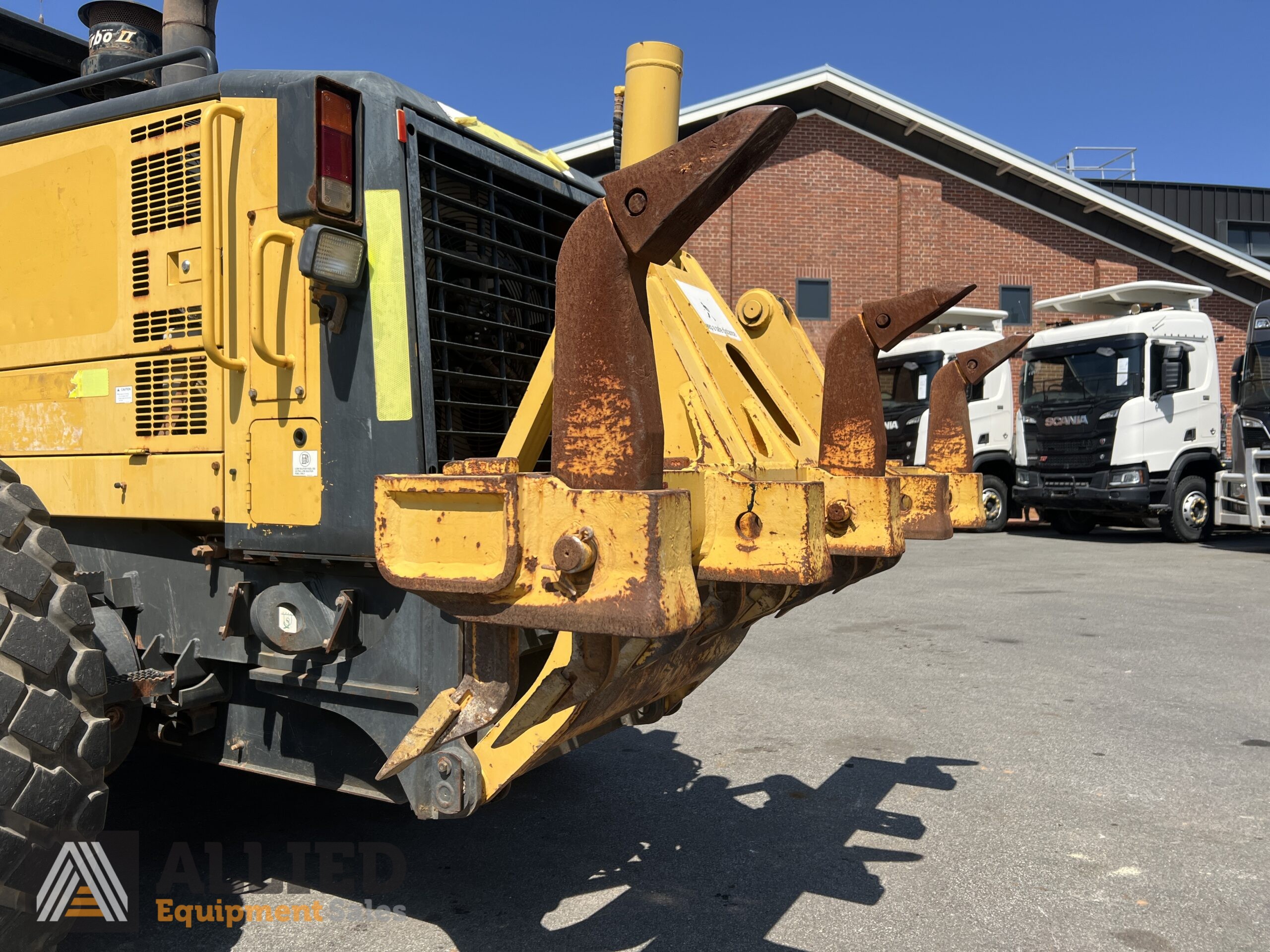 2011 KOMATSU GD655-5 MOTOR GRADER