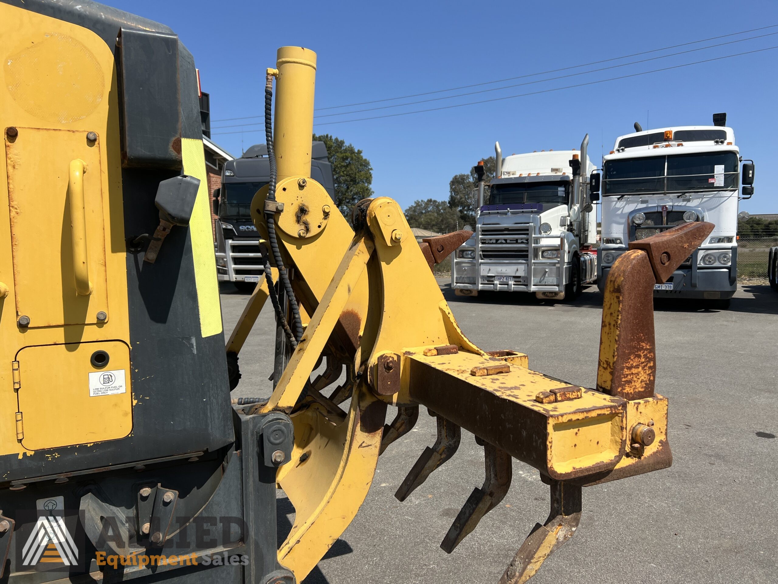 2011 KOMATSU GD655-5 MOTOR GRADER