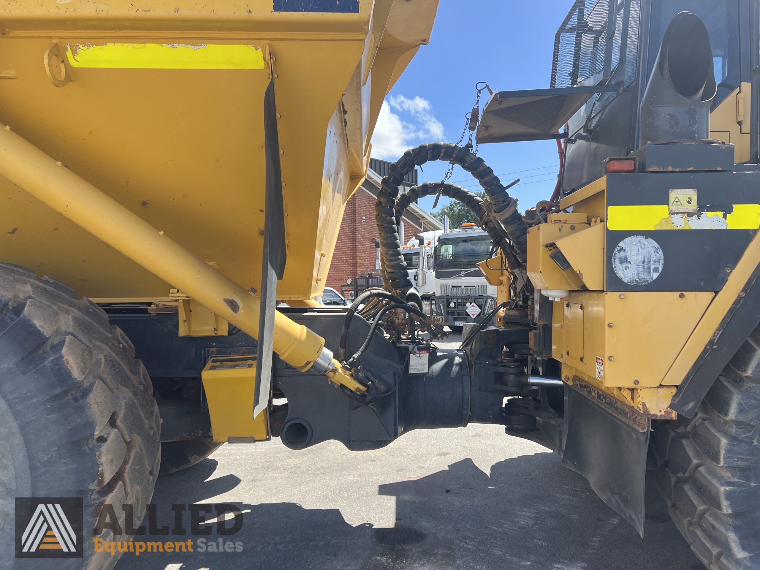 2012 KOMATSU HM400-2 ARTICULATED DUMP TRUCK