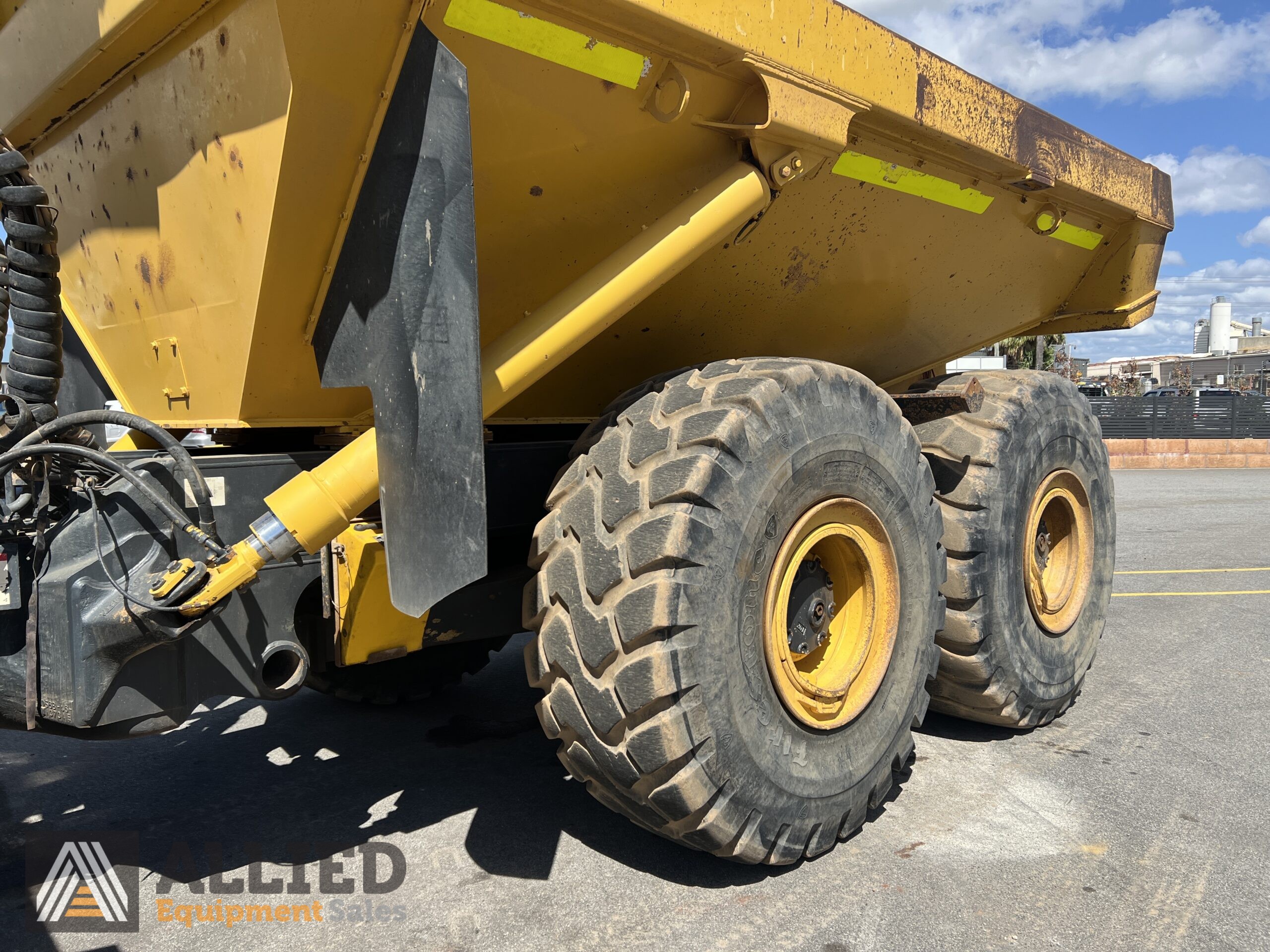 2012 KOMATSU HM400-2 ARTICULATED DUMP TRUCK