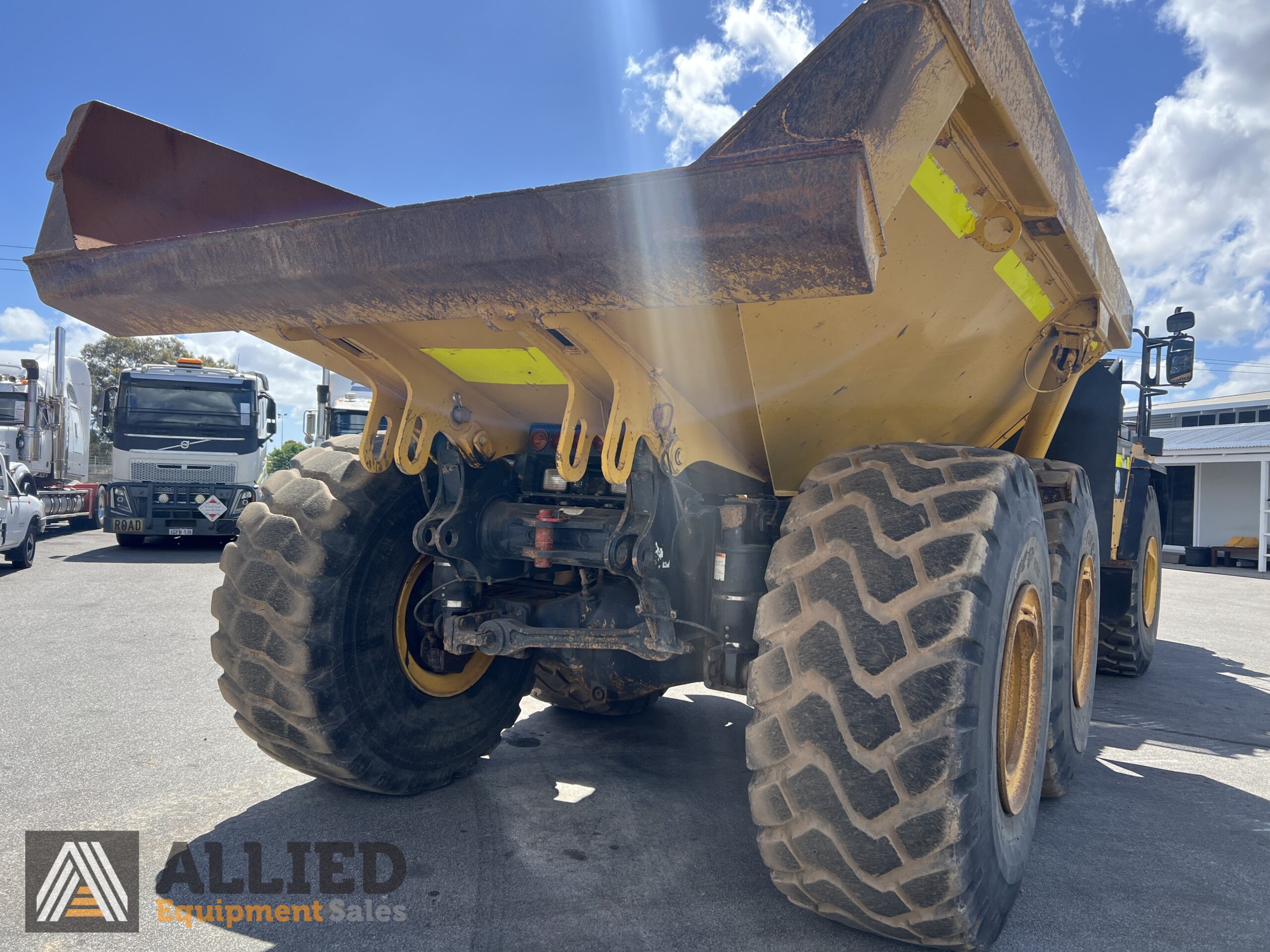 2012 KOMATSU HM400-2 ARTICULATED DUMP TRUCK