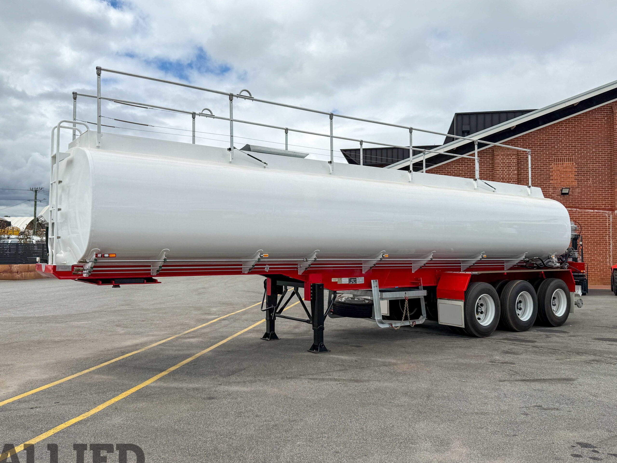 NEW 2024 JAMIESON TRI AXLE WATER TANKER TRAILER