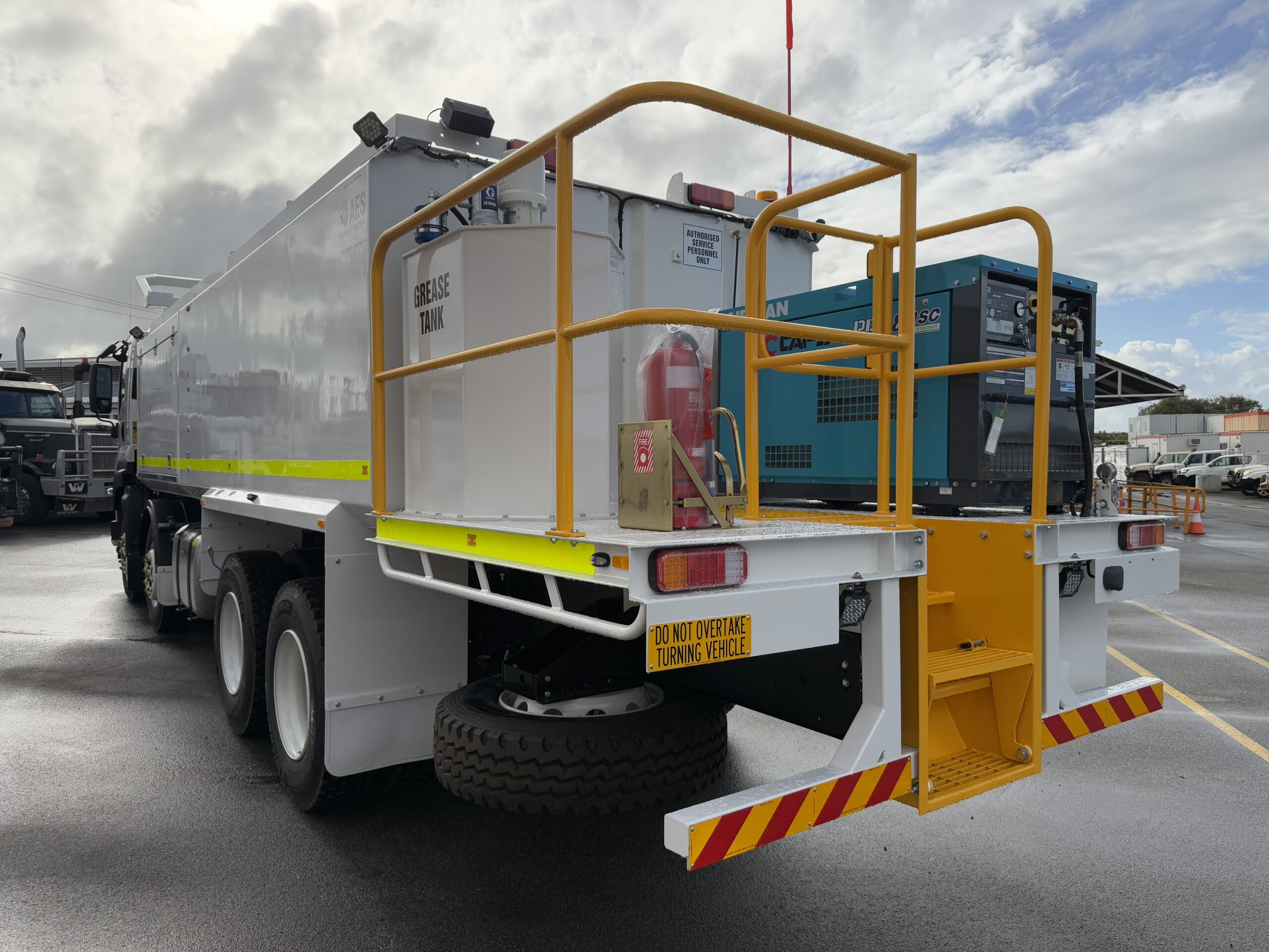 2025 ISUZU FYH 300/350 MLWB 8X4 SERVICE TRUCK C/W AES 11000 SERVICE MODULE