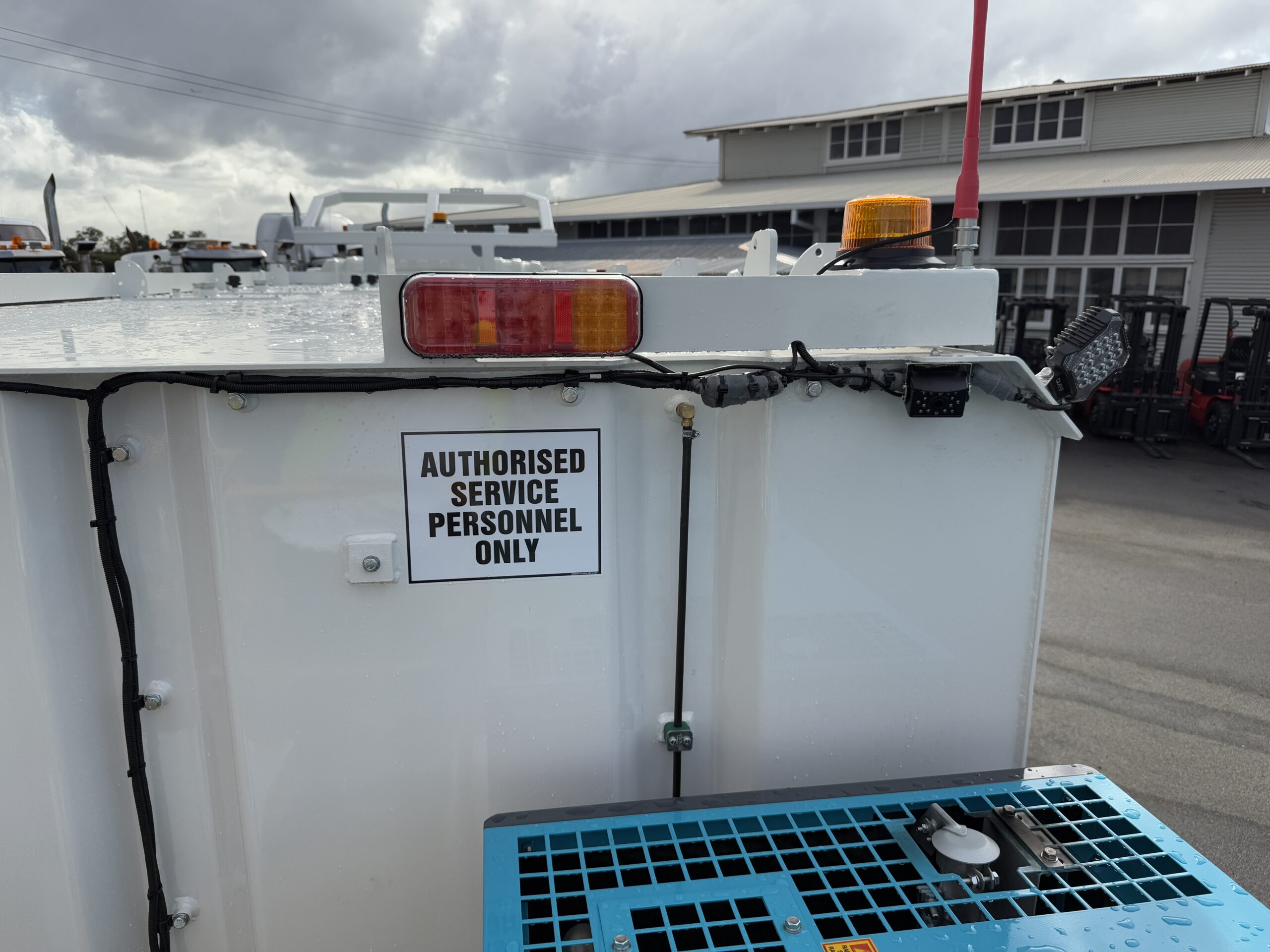 2025 ISUZU FYH 300/350 MLWB 8X4 SERVICE TRUCK C/W AES 11000 SERVICE MODULE