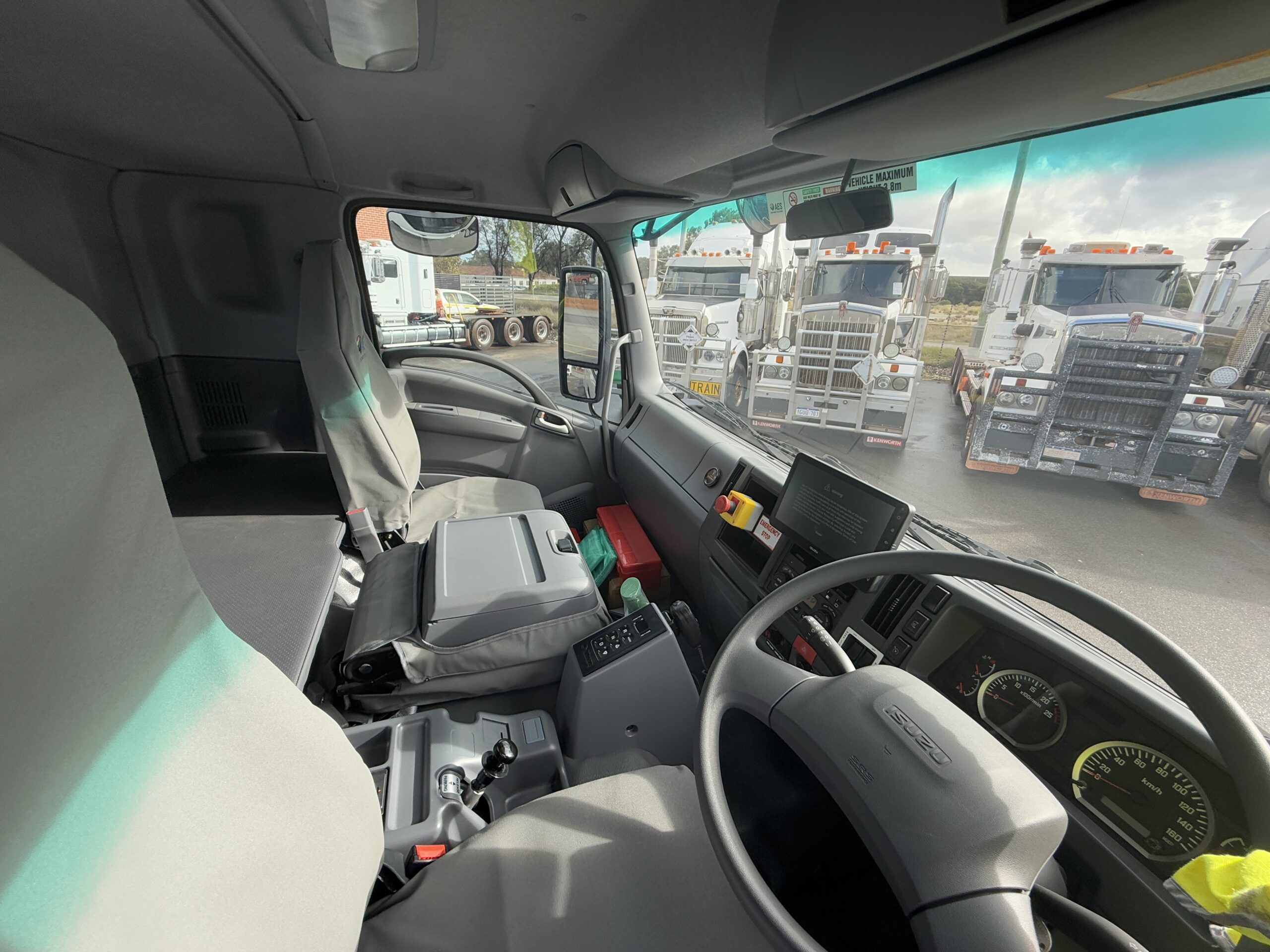 2025 ISUZU FYH 300/350 MLWB 8X4 SERVICE TRUCK C/W AES 11000 SERVICE MODULE
