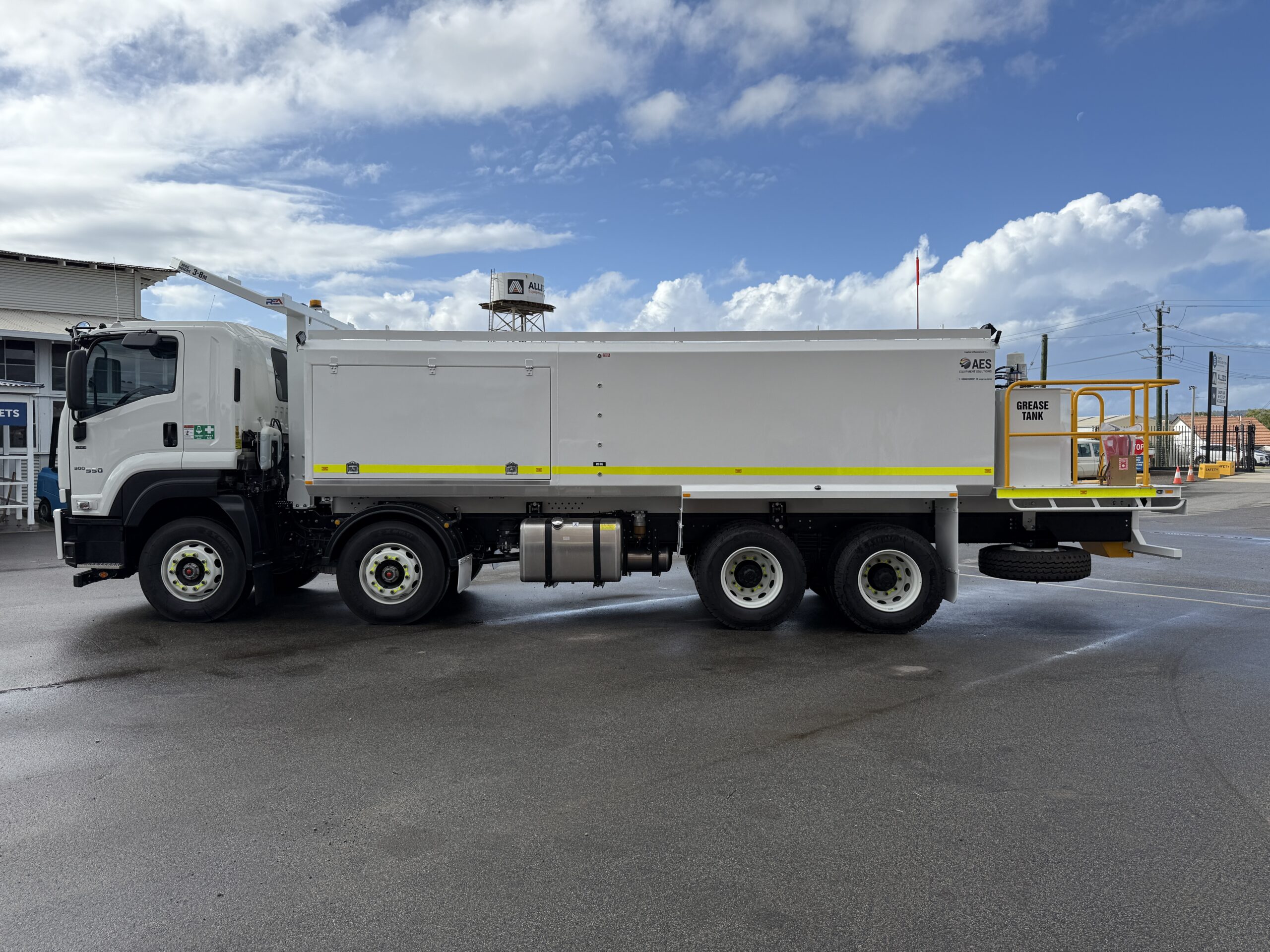 2025 ISUZU FYH 300/350 MLWB 8X4 SERVICE TRUCK C/W AES 11000 SERVICE MODULE