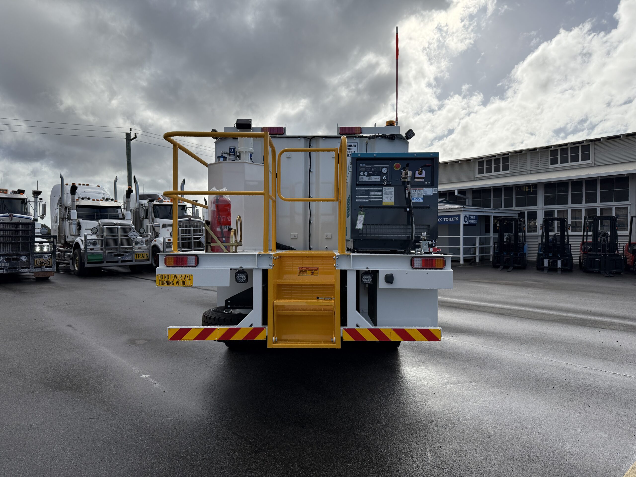 2025 ISUZU FYH 300/350 MLWB 8X4 SERVICE TRUCK C/W AES 11000 SERVICE MODULE