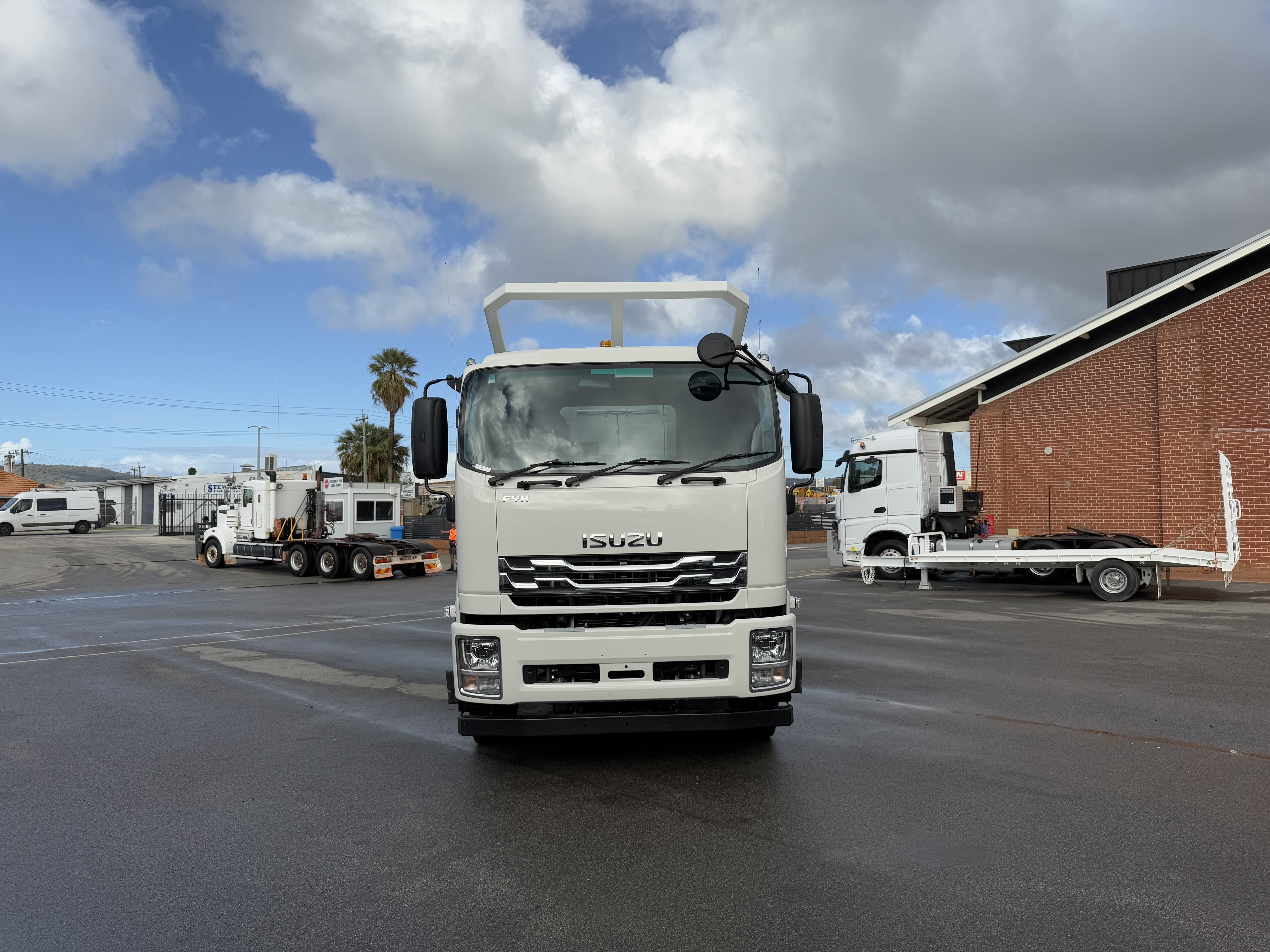 2025 ISUZU FYH 300/350 MLWB 8X4 SERVICE TRUCK C/W AES 11000 SERVICE MODULE