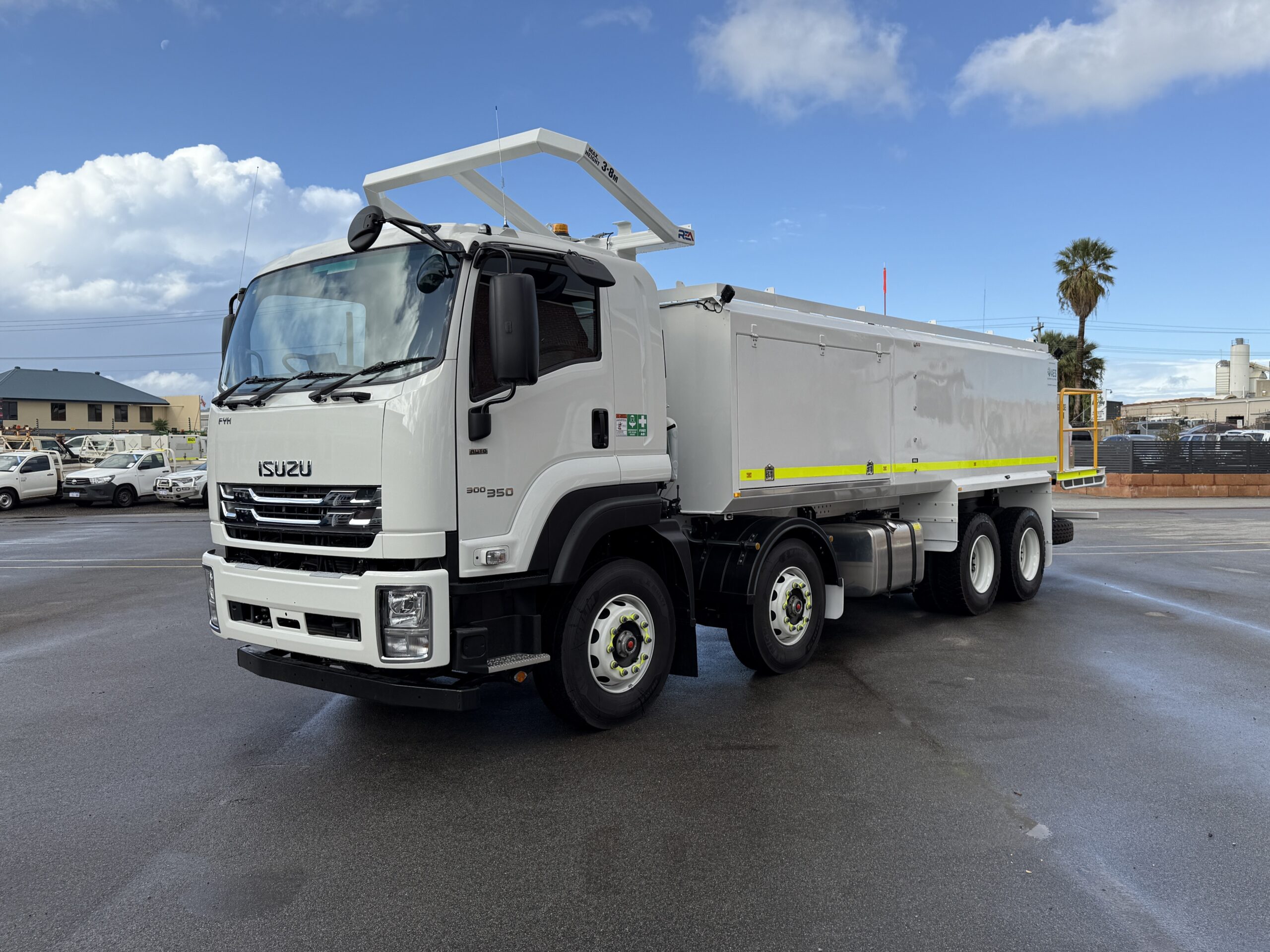2025 ISUZU FYH 300/350 MLWB 8X4 SERVICE TRUCK C/W AES 11000 SERVICE MODULE