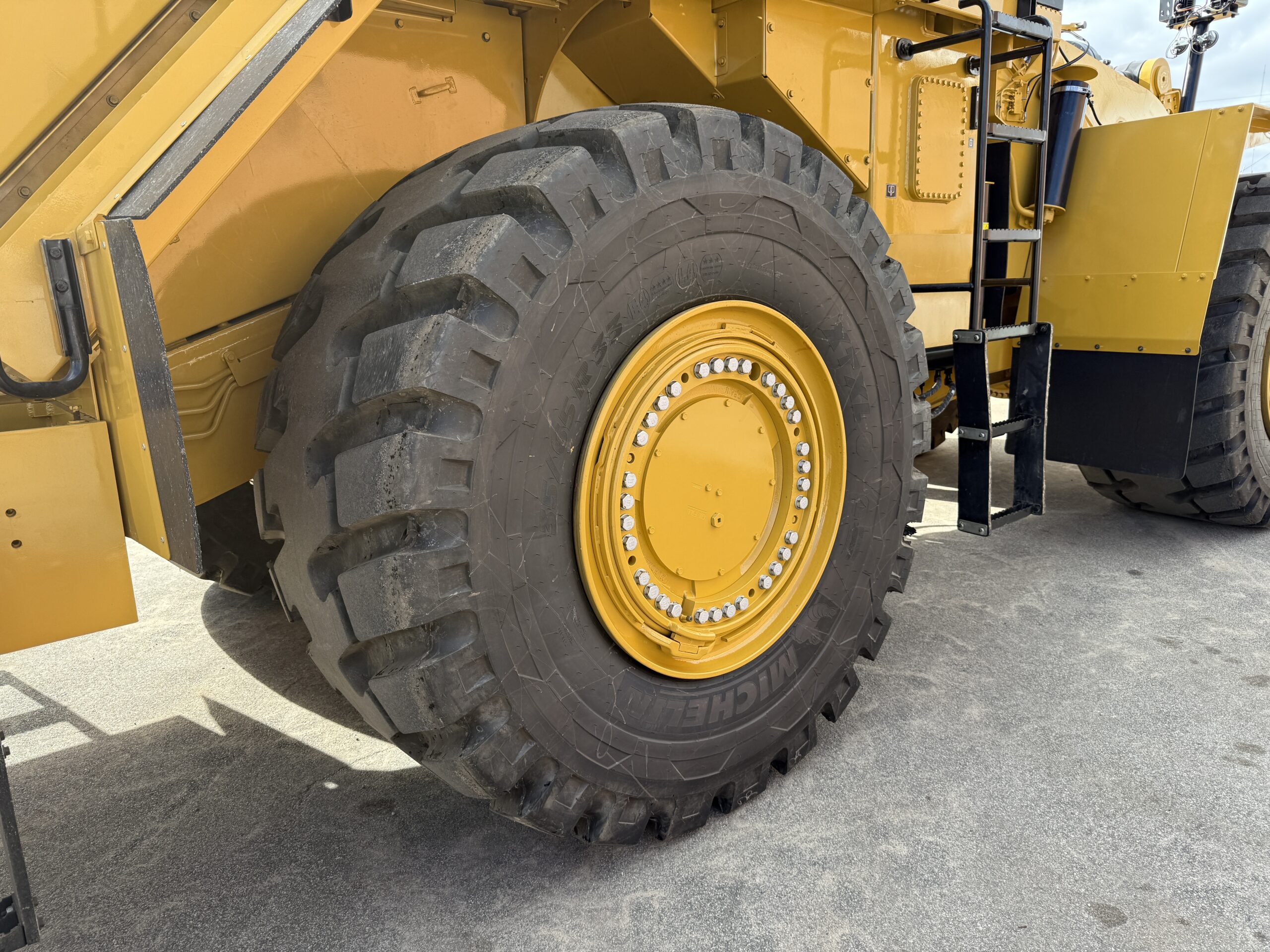2023 CATERPILLAR 988K WHEEL LOADER