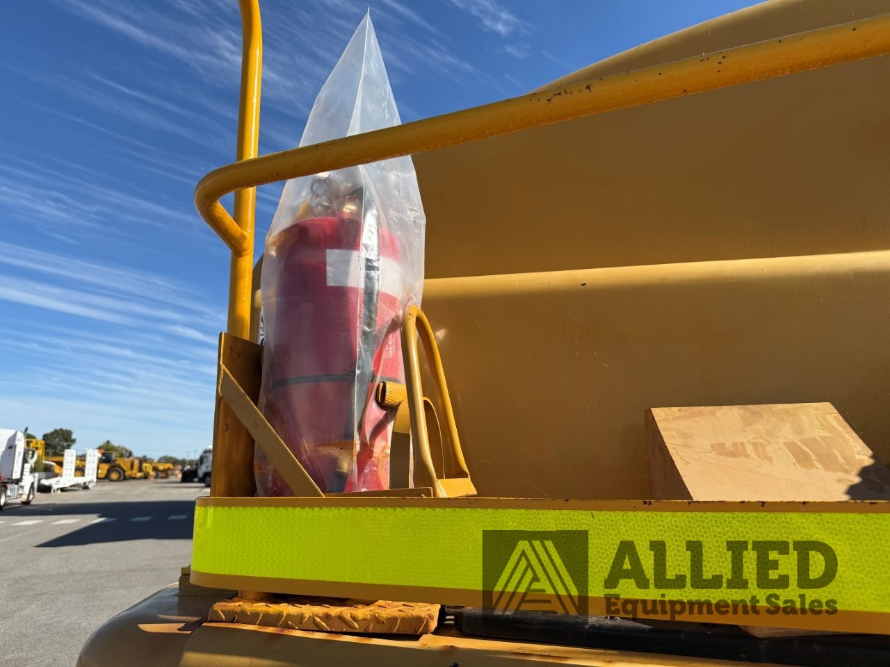 2006 CATERPILLAR 740 WATER CART