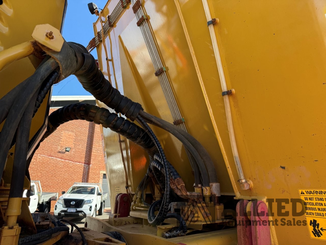 2006 CATERPILLAR 740 WATER CART