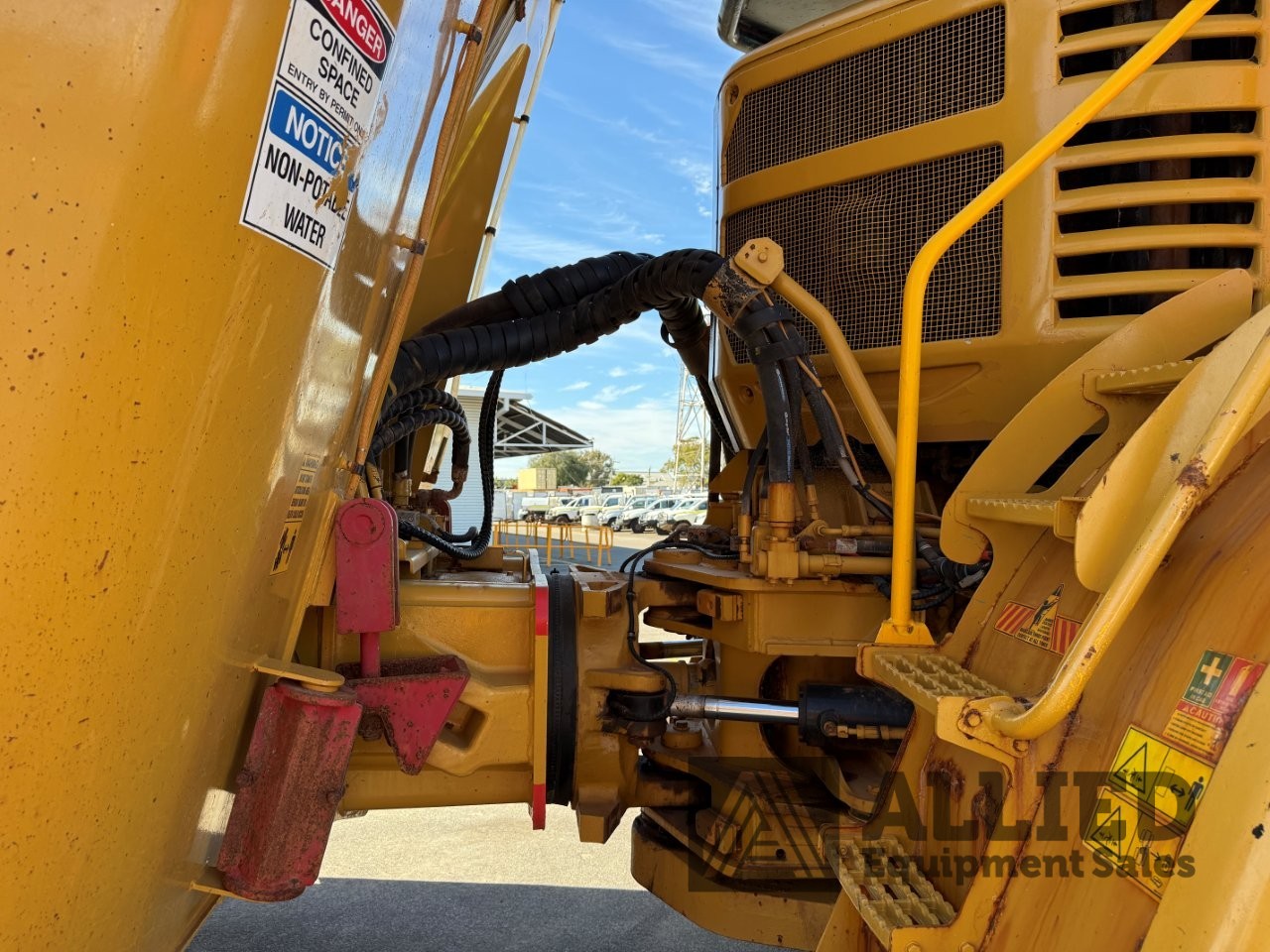 2006 CATERPILLAR 740 WATER CART