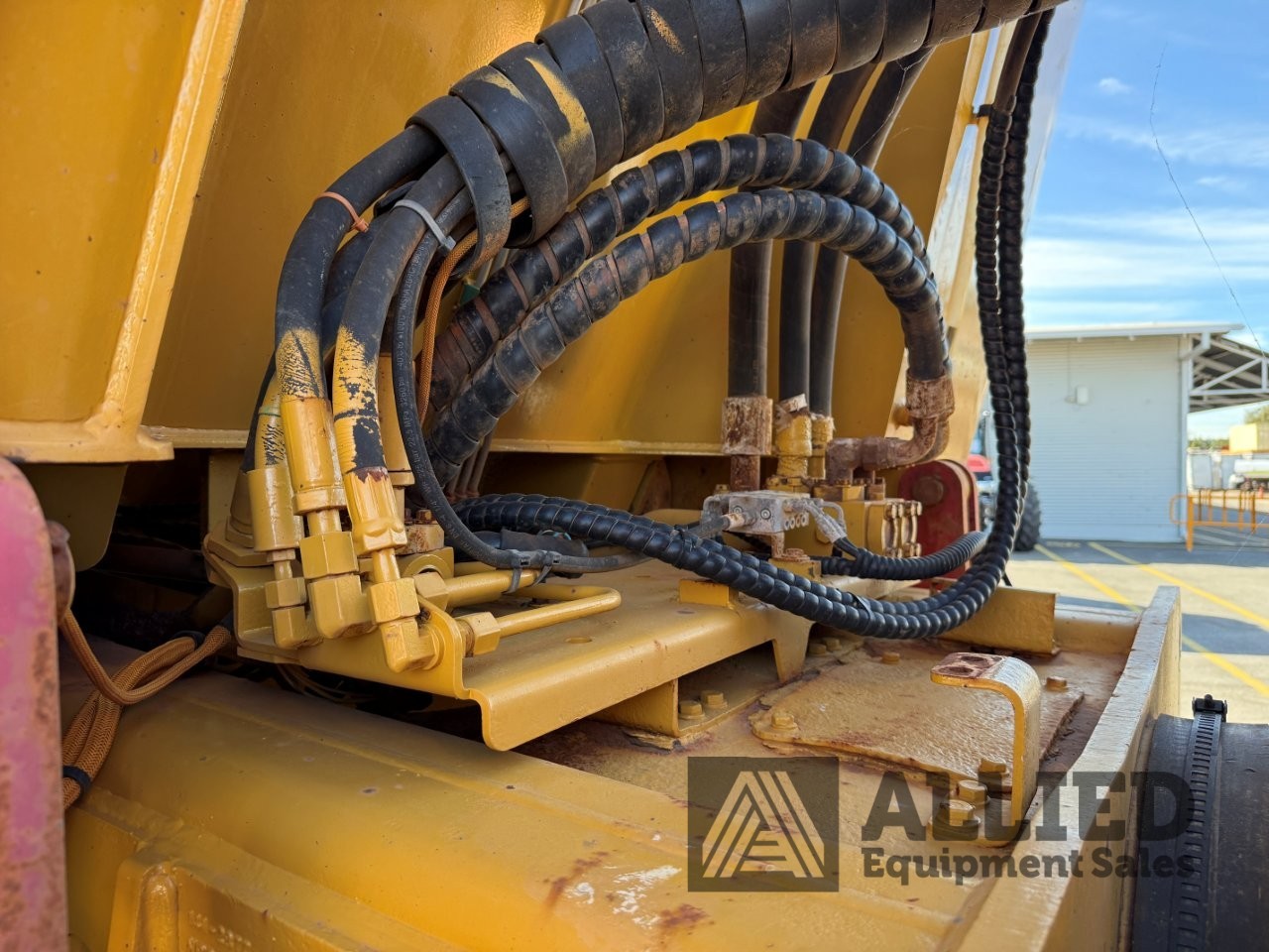 2006 CATERPILLAR 740 WATER CART