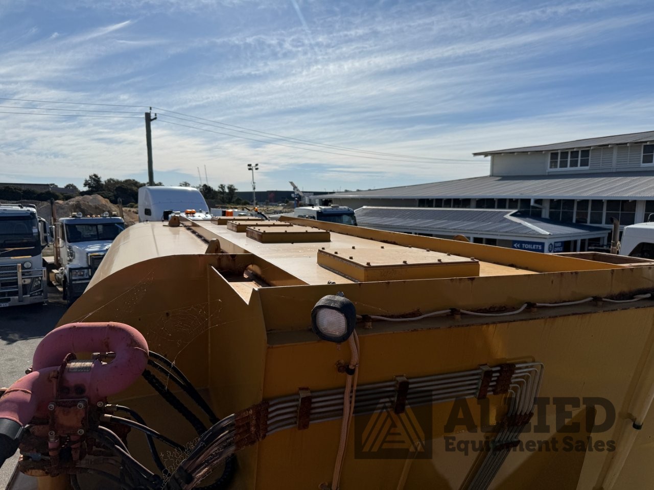 2006 CATERPILLAR 740 WATER CART