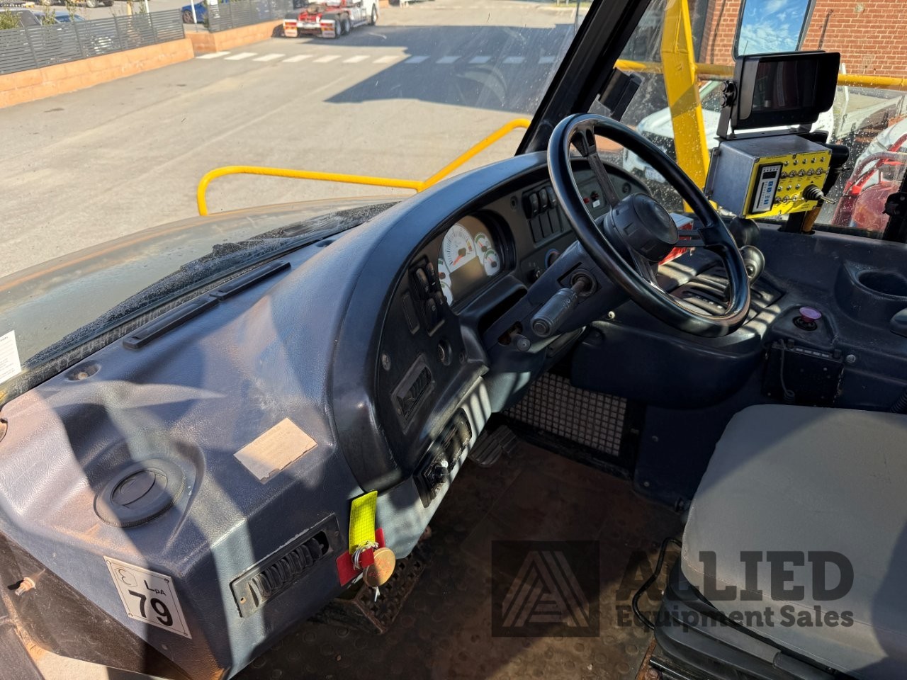 2006 CATERPILLAR 740 WATER CART