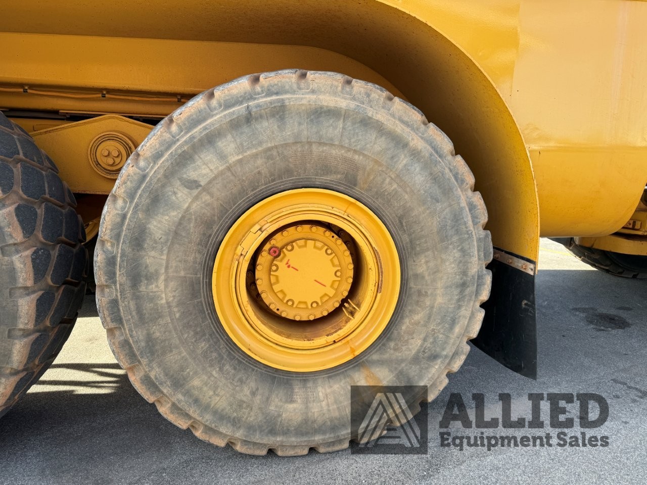 2006 CATERPILLAR 740 WATER CART