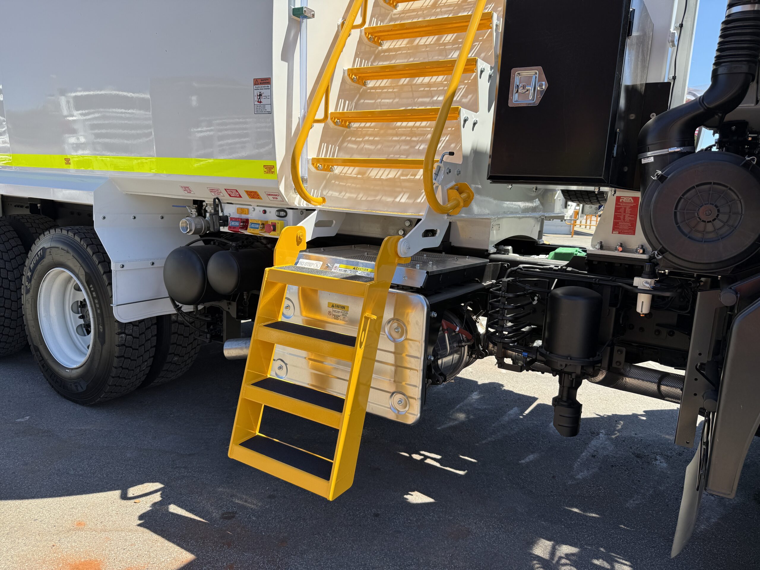 2025 ISUZU FVZ260-300 6X4 MLWB WATER TRUCK C/W AES 14,000L WATER MODULE