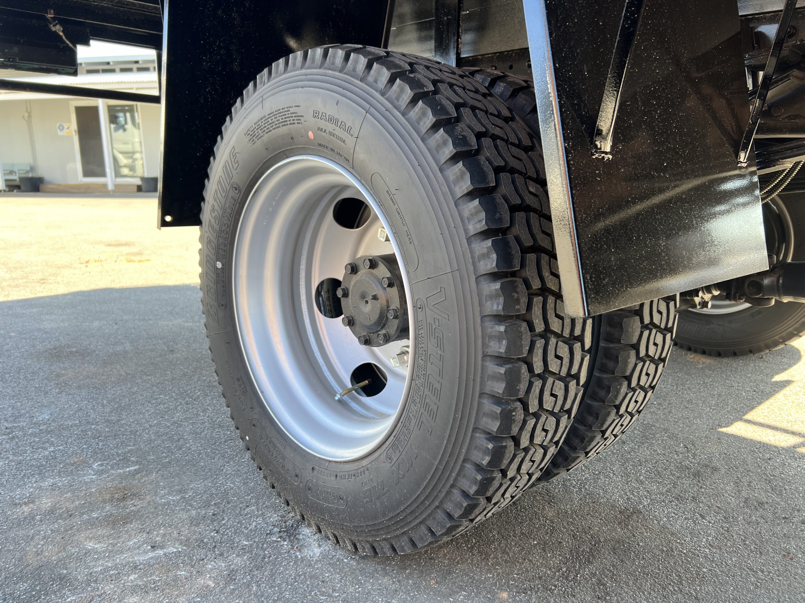 2023 MITSUBISHI FUSO FGB71ER6SFBC 4X4 5 SPEED TRAY TOP TRUCK WITH KEVREK CRANE