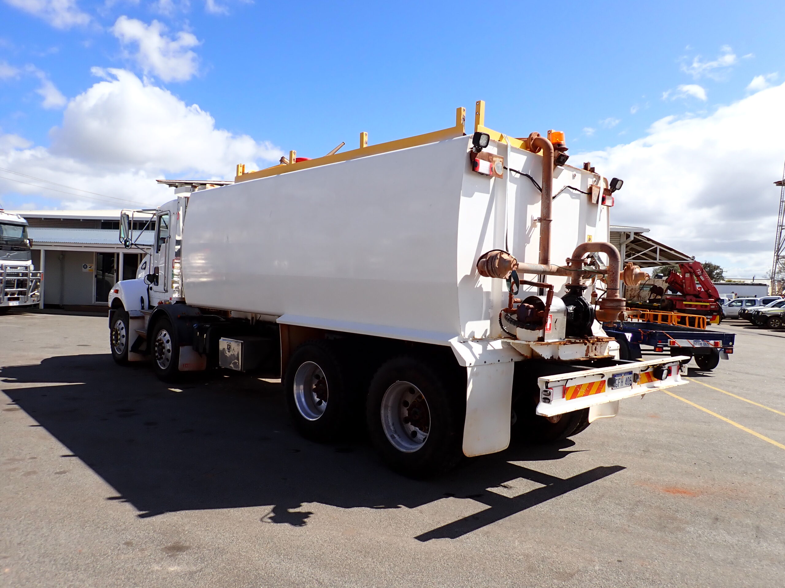 2013 KENWORTH T359 8×4 WATER CART
