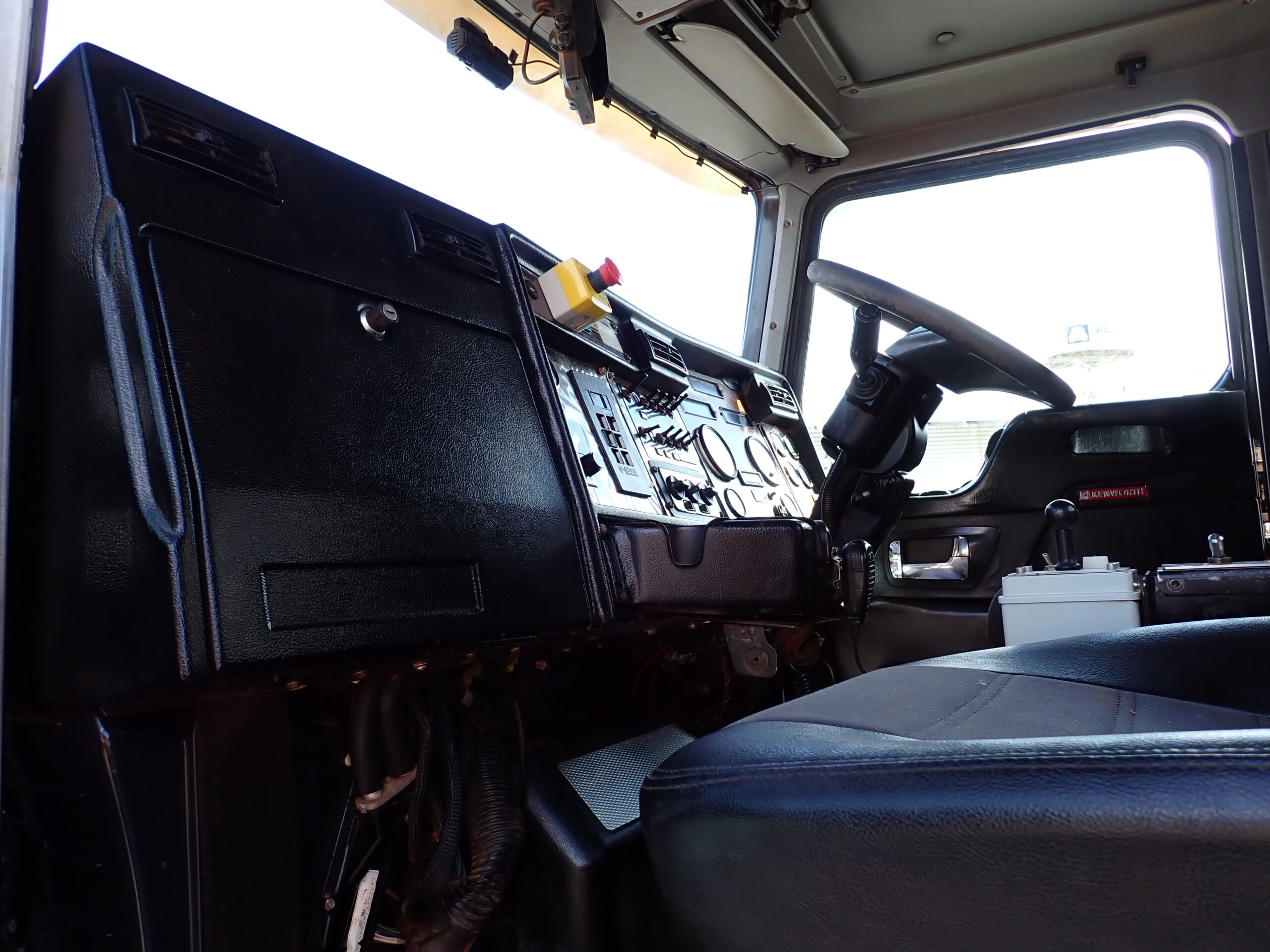 2013 KENWORTH T359 8×4 WATER CART