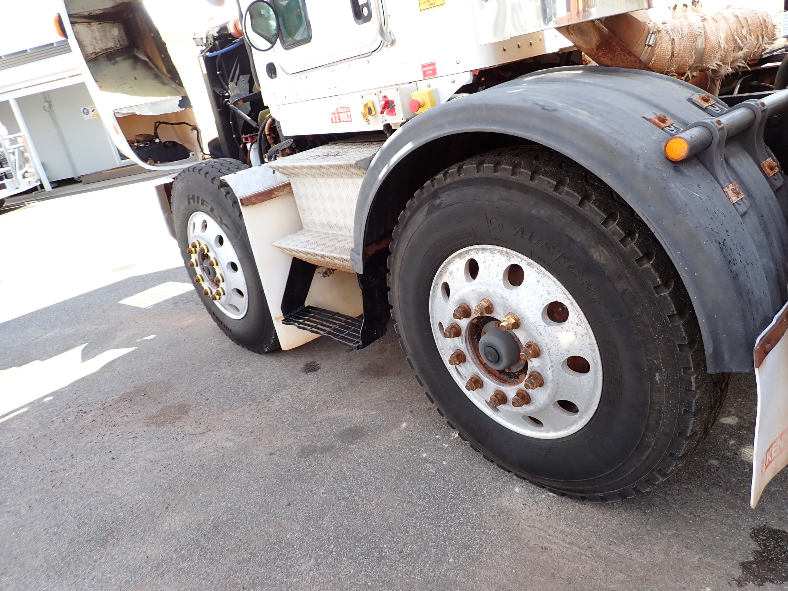 2013 KENWORTH T359 8×4 WATER CART