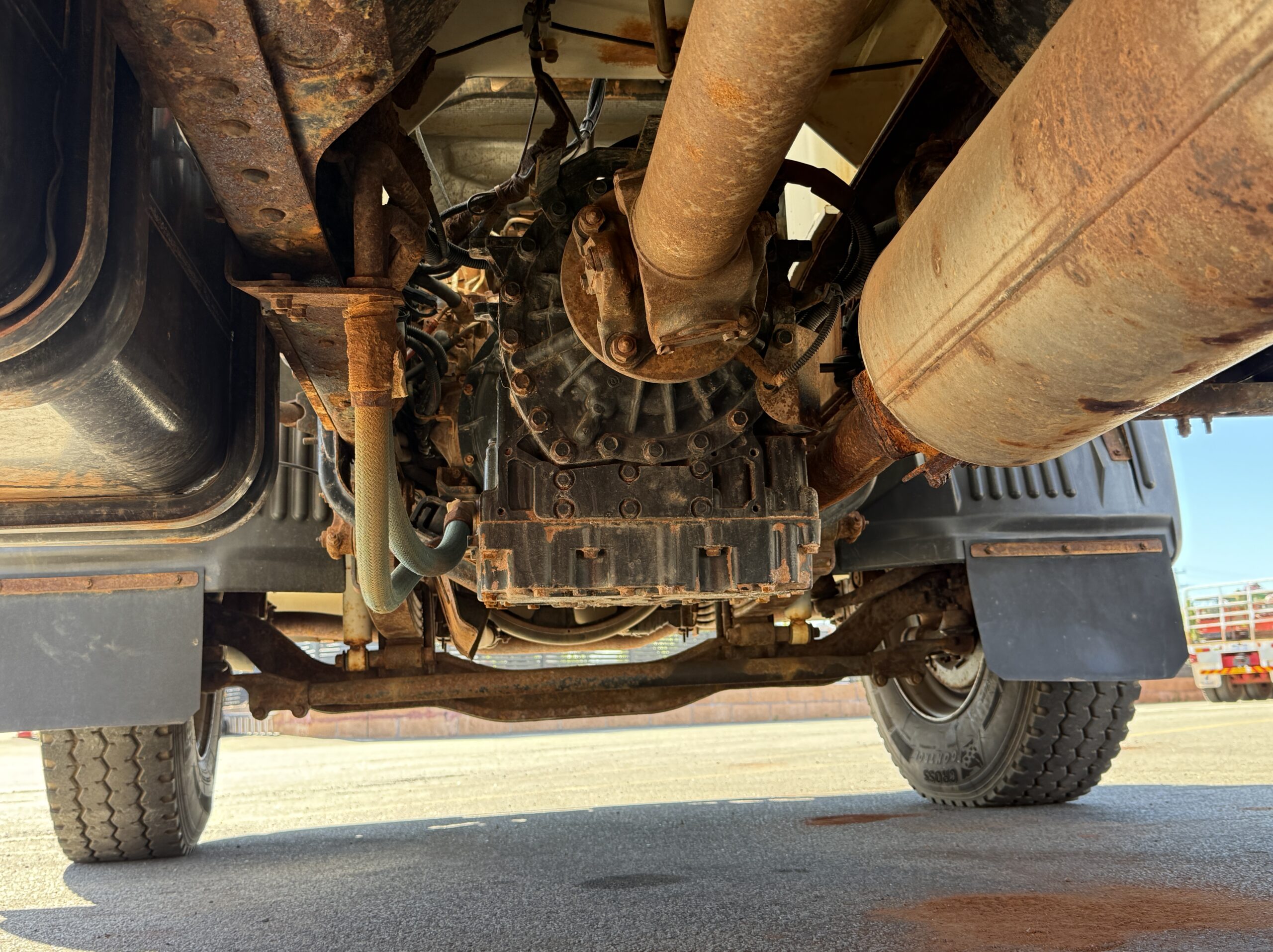 2010 HINO FM1J 6X4 SERVICE TRUCK