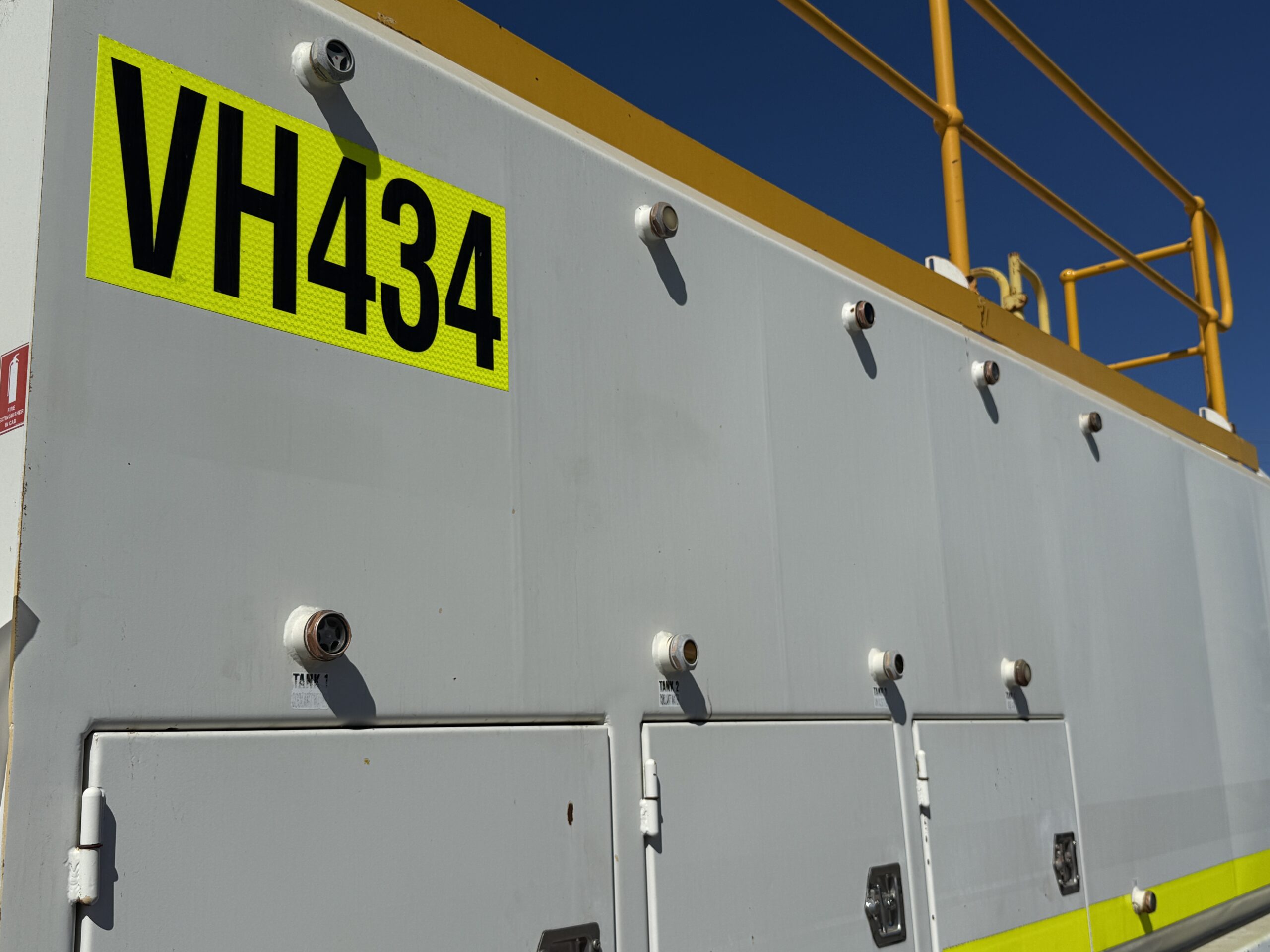 2010 HINO FM1J 6X4 SERVICE TRUCK