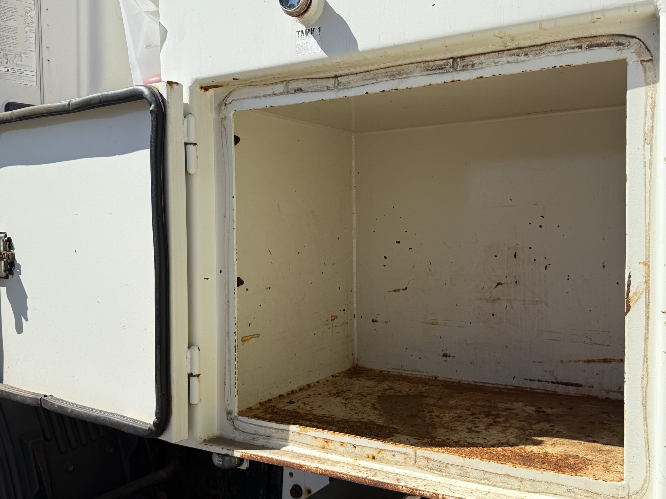 2010 HINO FM1J 6X4 SERVICE TRUCK