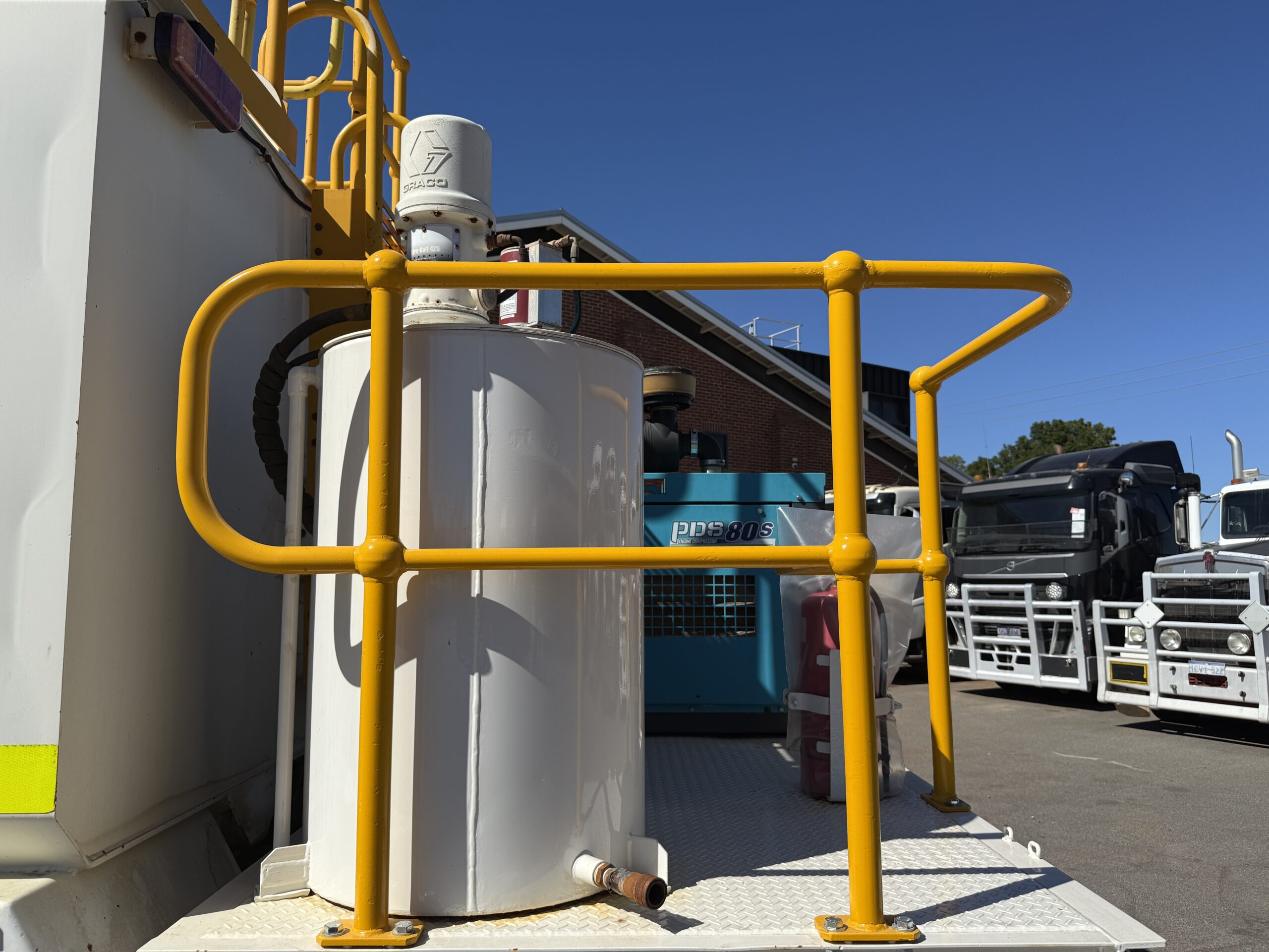 2010 HINO FM1J 6X4 SERVICE TRUCK