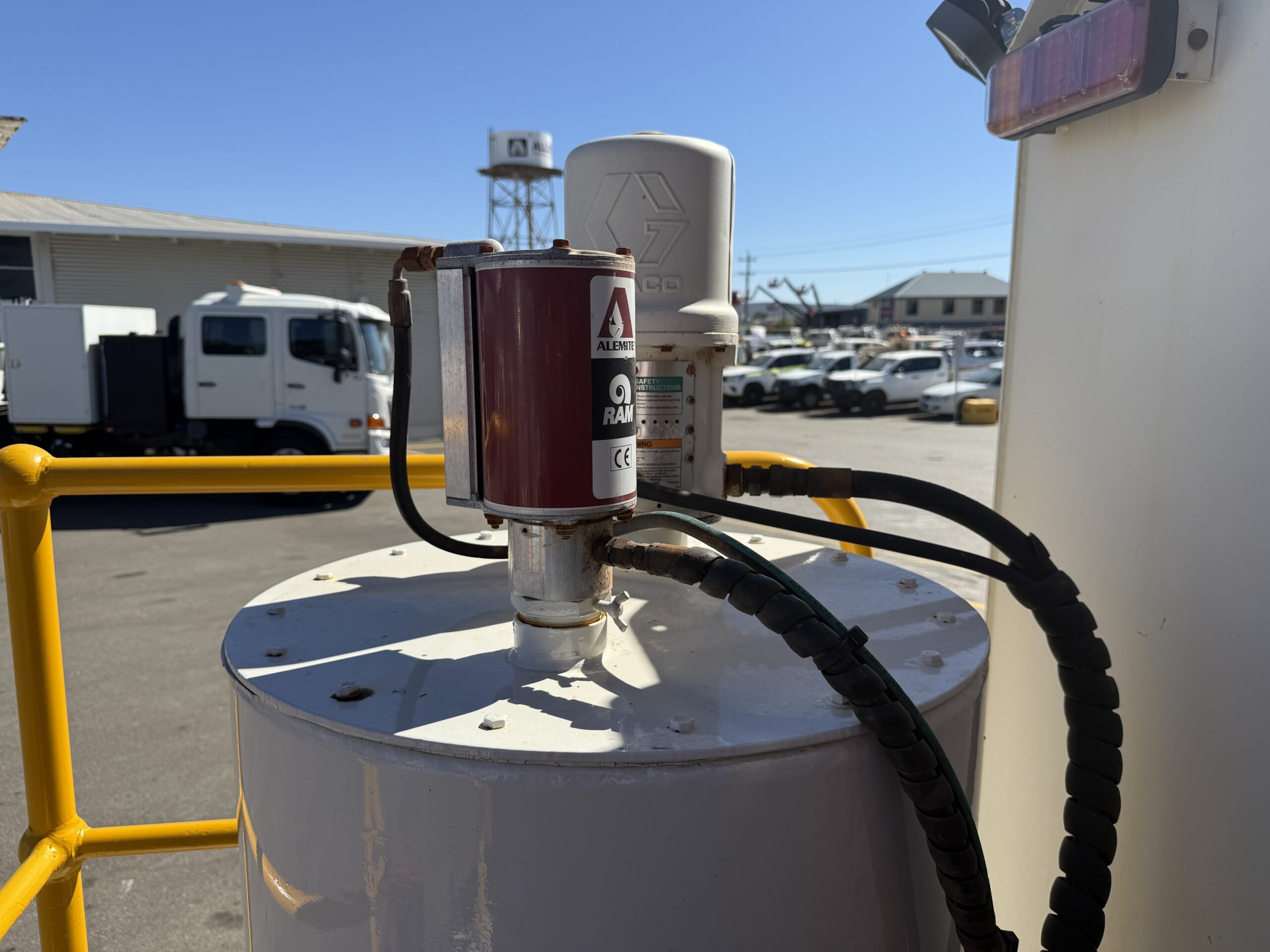 2010 HINO FM1J 6X4 SERVICE TRUCK