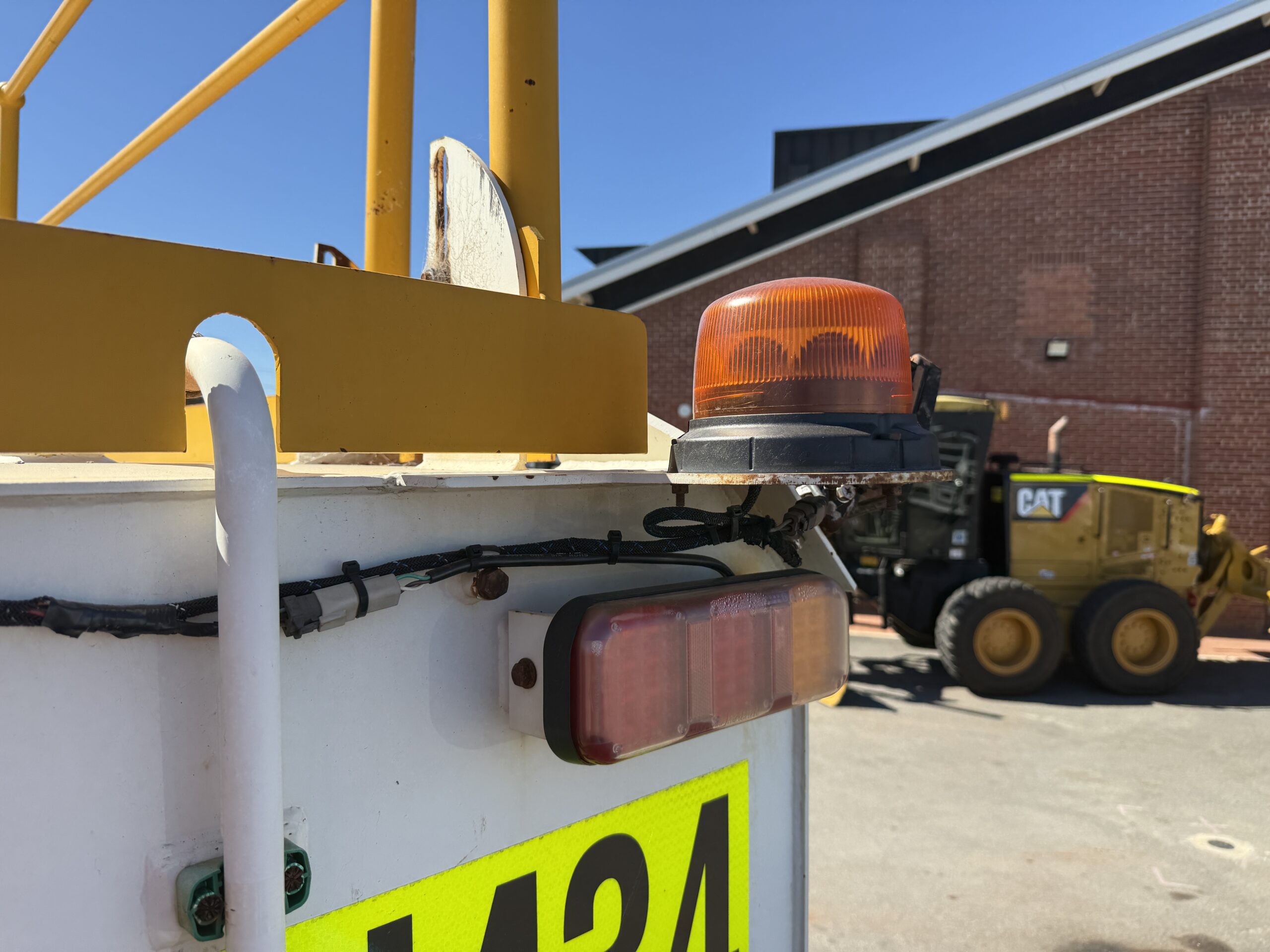 2010 HINO FM1J 6X4 SERVICE TRUCK