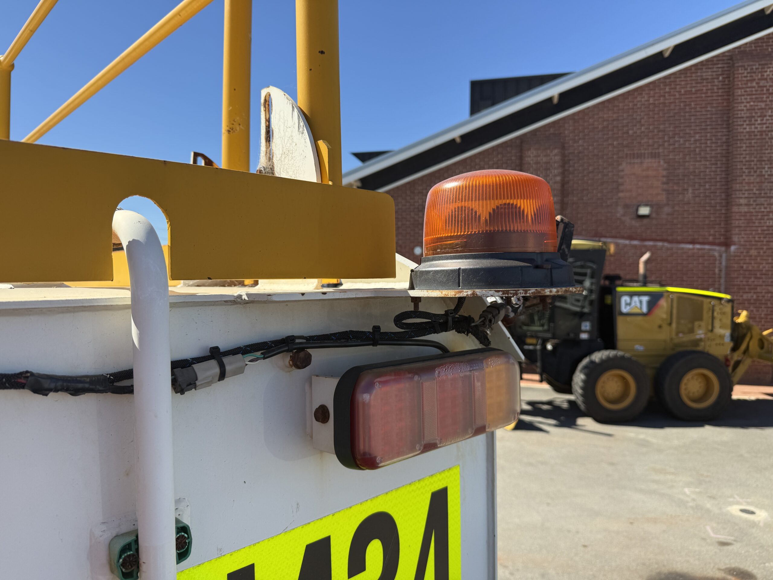 2010 HINO FM1J 6X4 SERVICE TRUCK