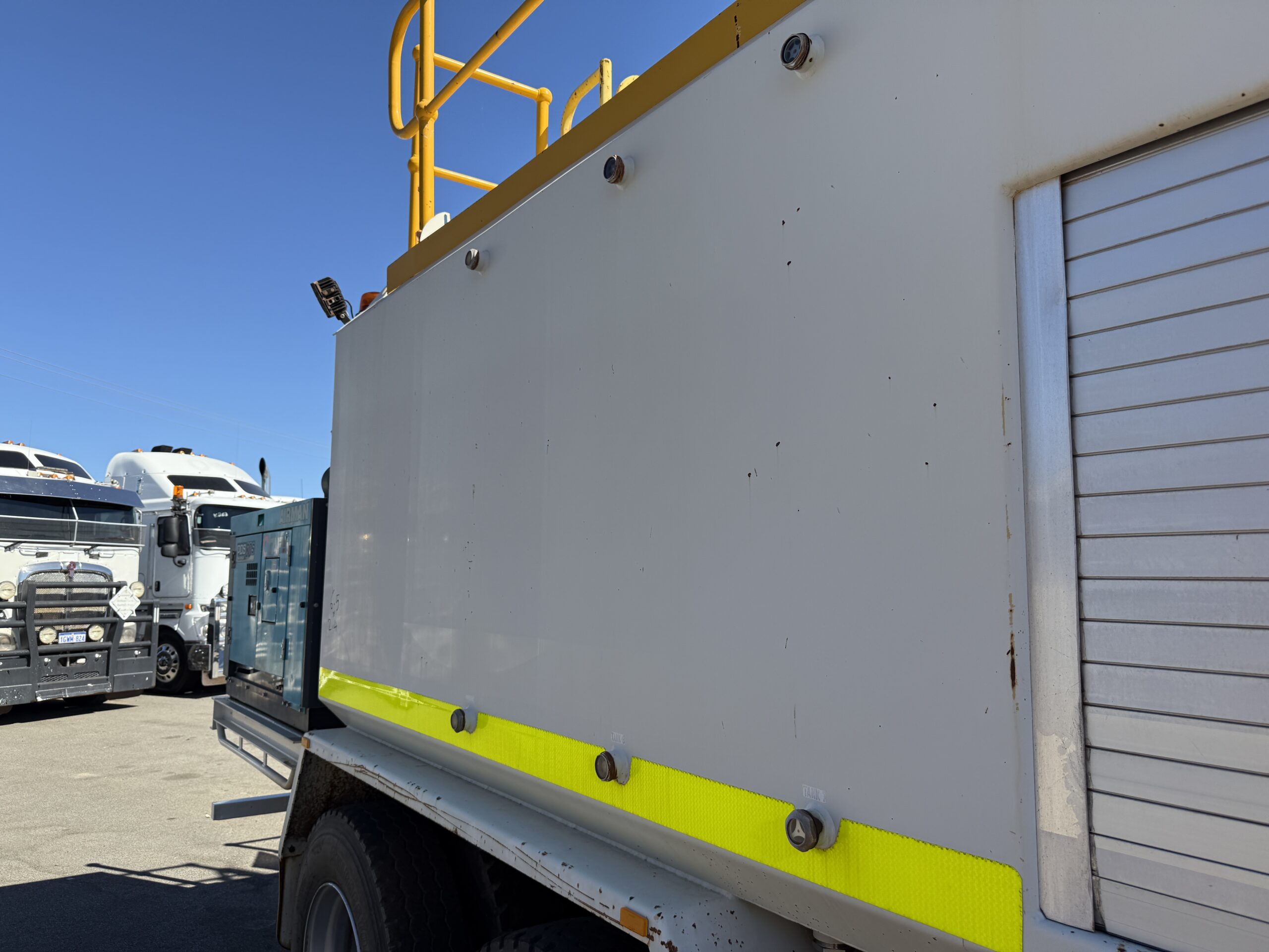 2010 HINO FM1J 6X4 SERVICE TRUCK