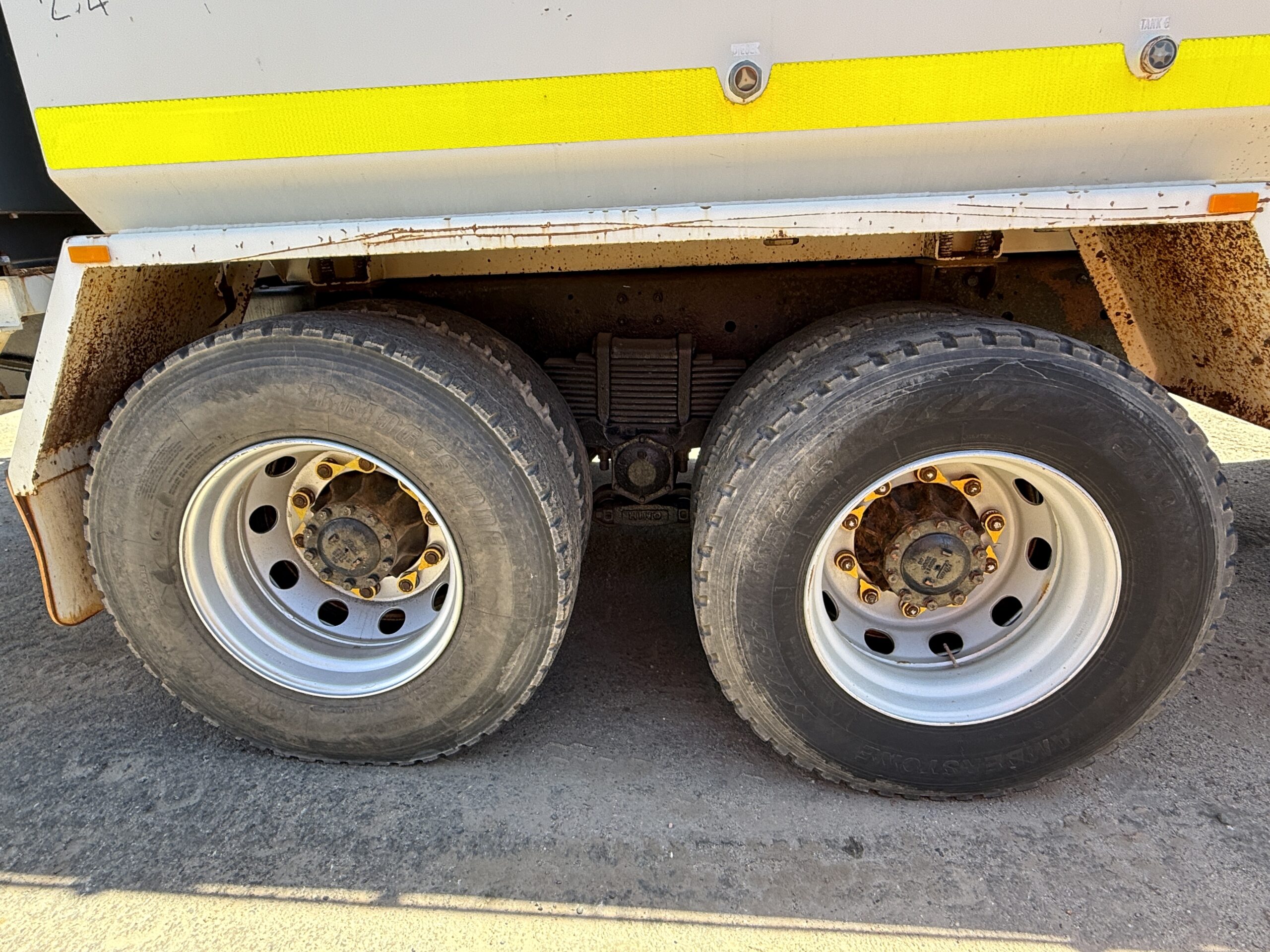 2010 HINO FM1J 6X4 SERVICE TRUCK